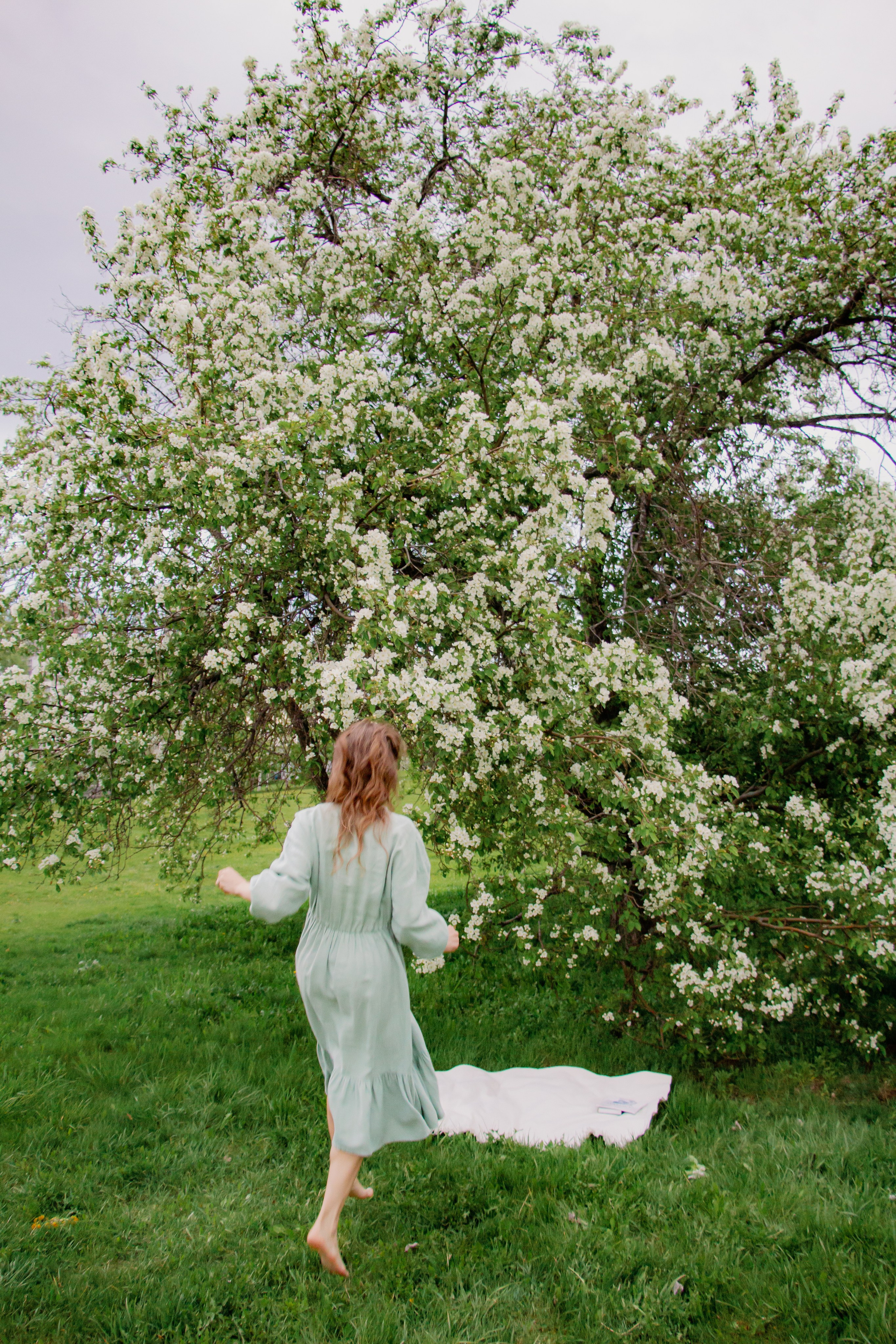 Фотосессия с цветущими яблонями, Екатеринбург. Фотопрогулка. Фотограф в Екатеринбурге Пойгина Елена