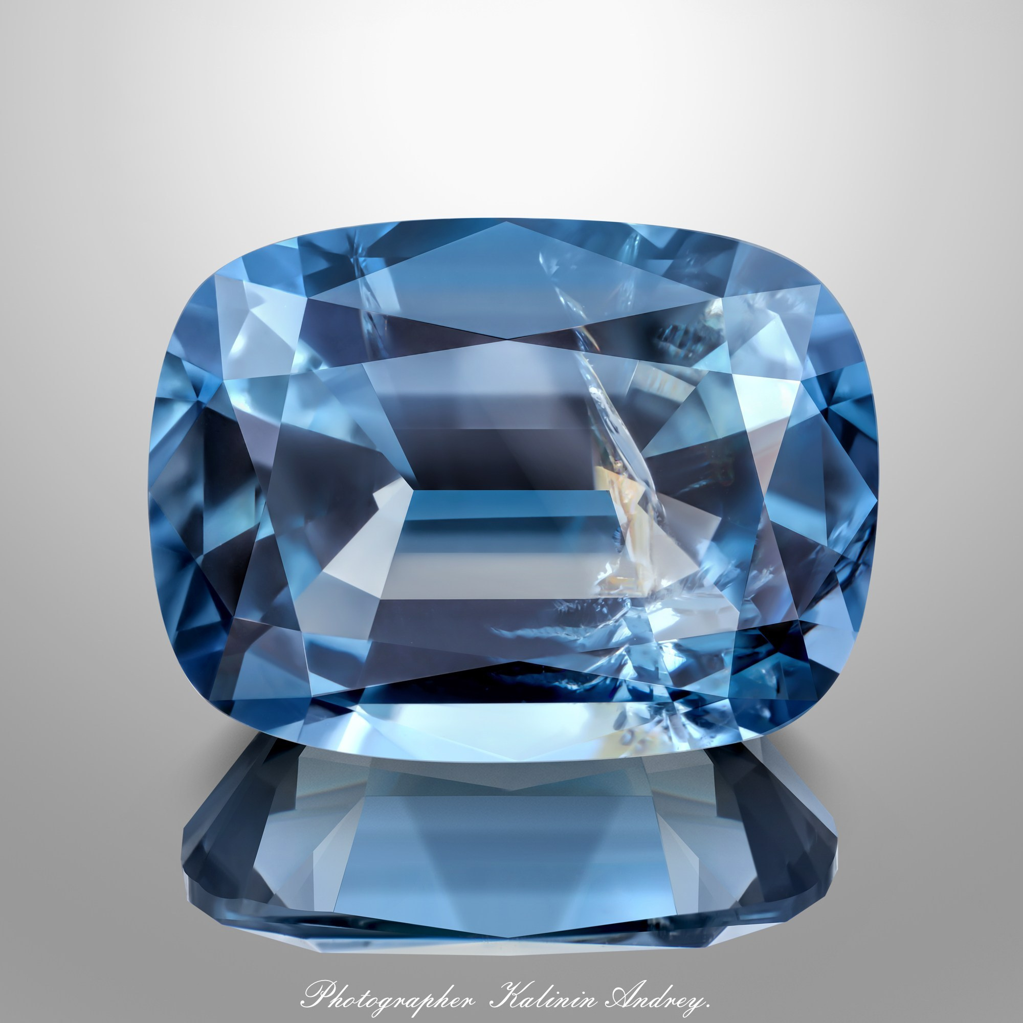 Фотографии в большом разрешении драгоценных камней на продажу купить тел +79 660 031 307. Высококачественная профессиональная рекламная фотосъёмка ювелирных украшений, драгоценных камней в Москве. Обучение, консультация