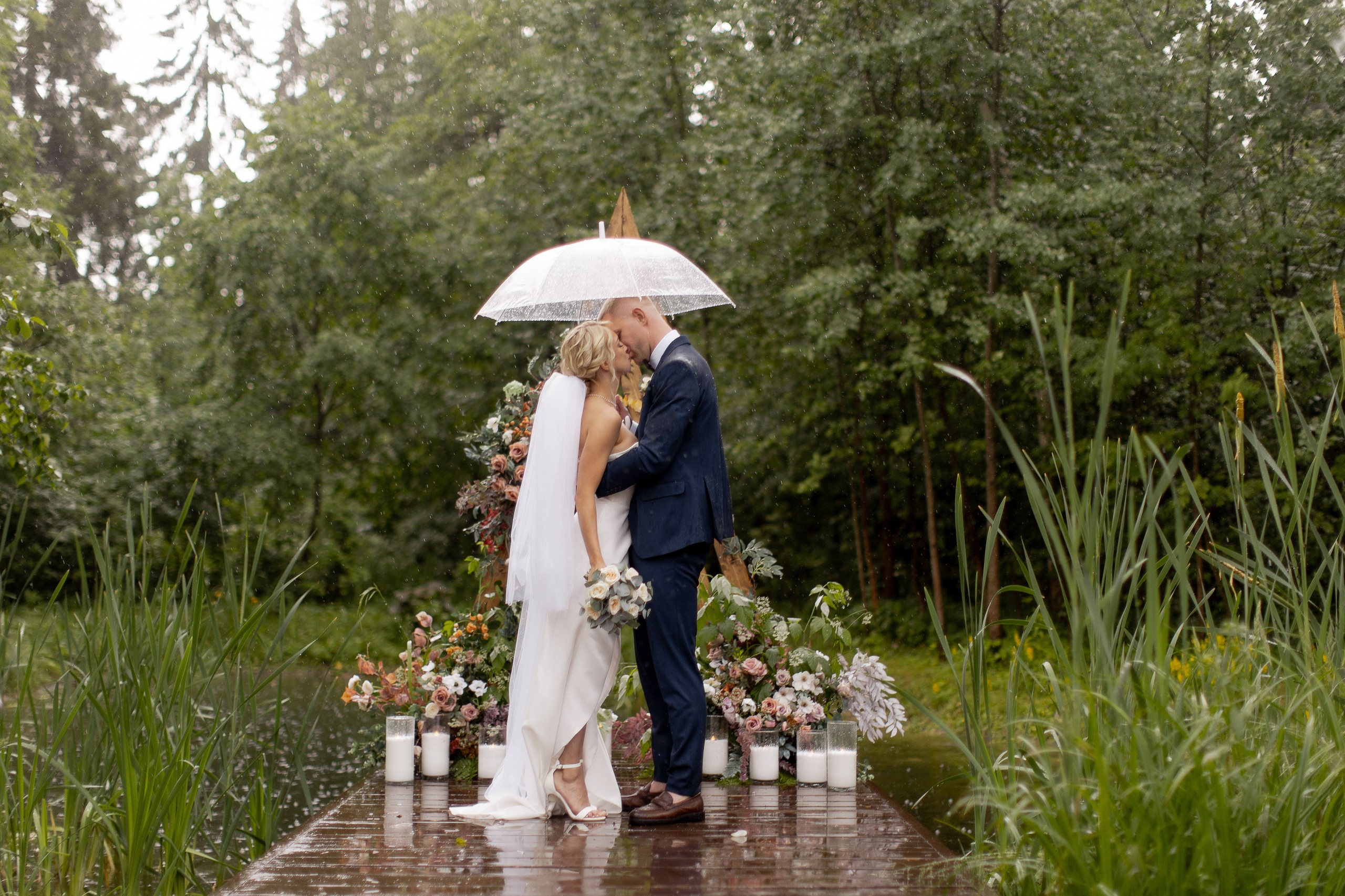 Один зонт, два сердца. Свадебный фотограф — Ефимов Сергей