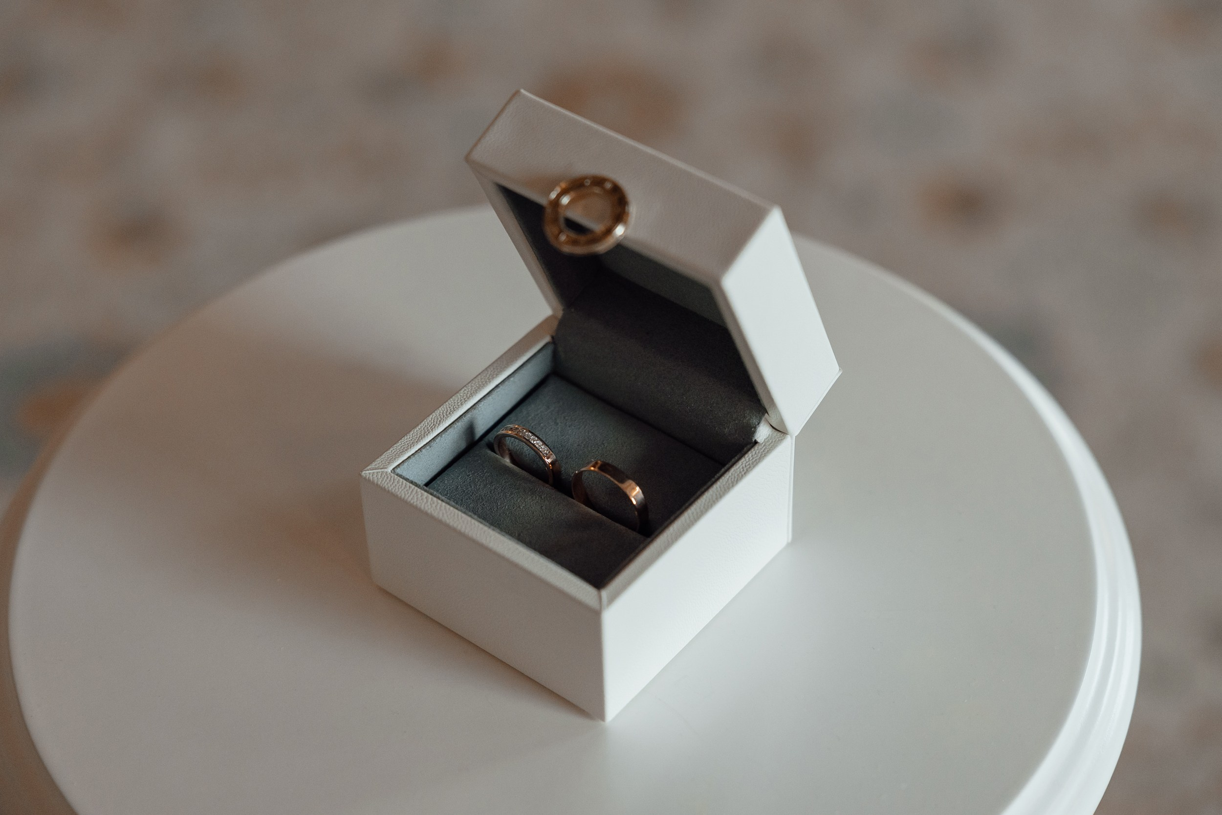 Свадебная фотосессия в гостинице Националь. Свадебный фотограф в Москве Дарья Олендарёва