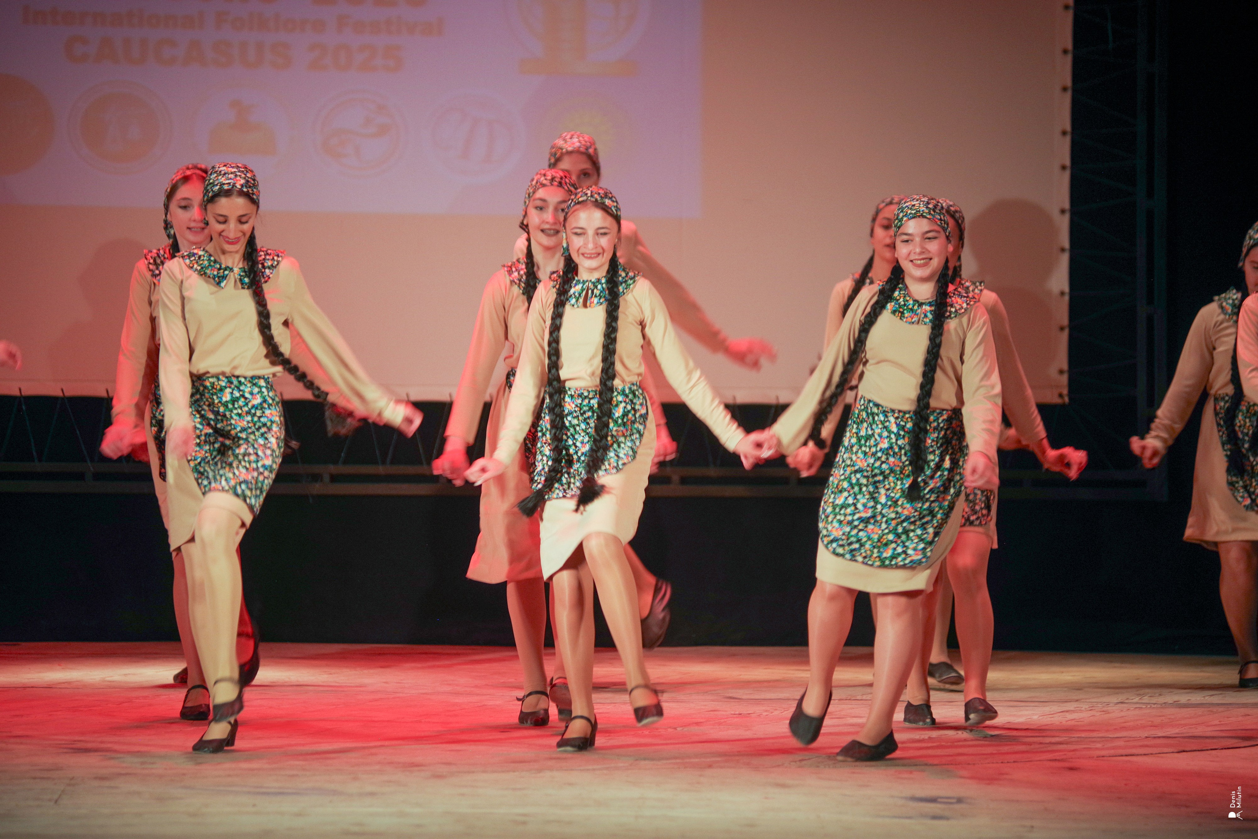 Танцы в прекрасном Они. Портретный фотограф Денис Милютин