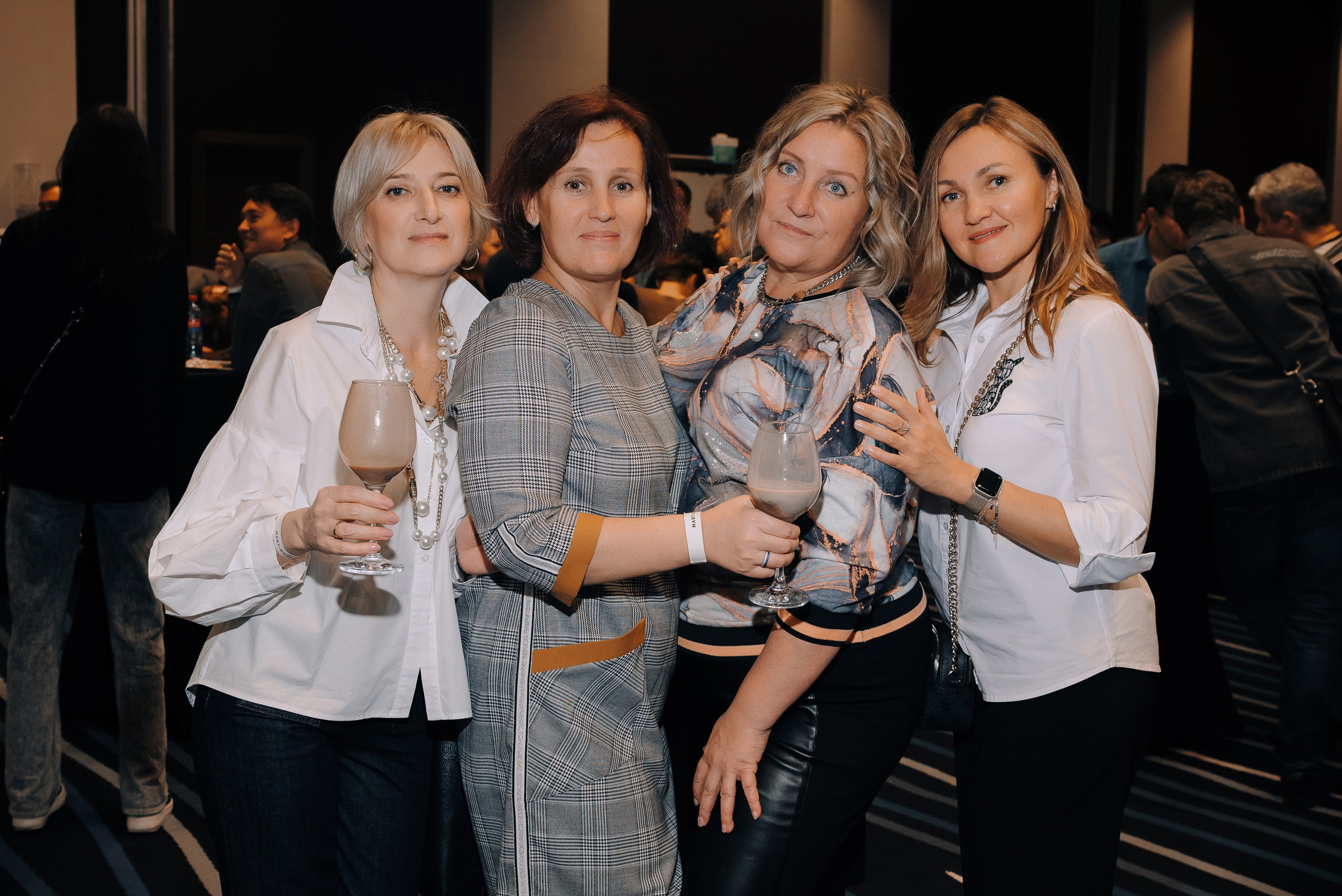 ФЕСТИВАЛЬ ВИНА И КРЕПКИХ НАПИТКОВ МАВТ-ВИНОТЕКА. Репортажный фотограф Зуев Роман г. Челябинск