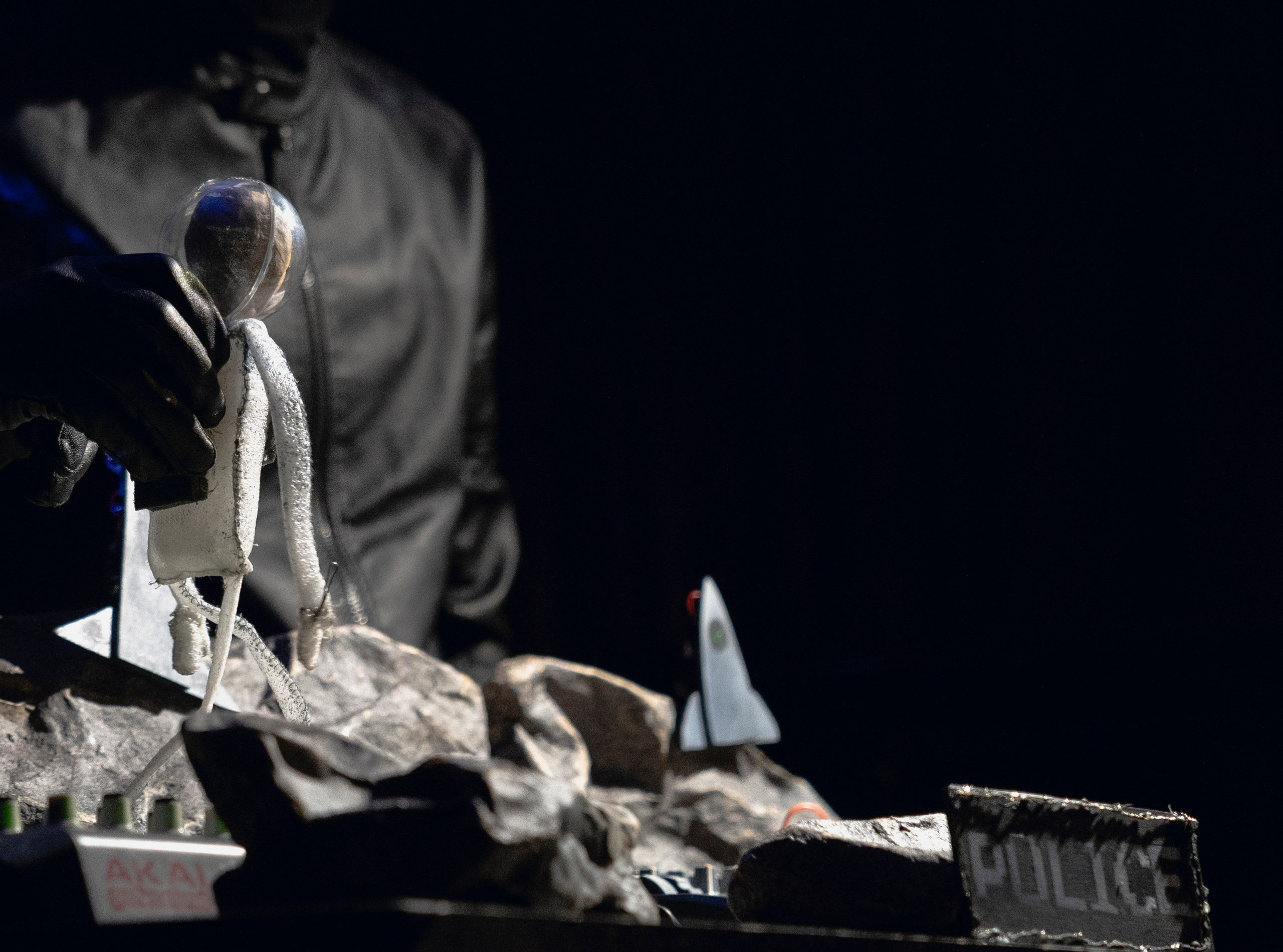 SINGLE. Режиссер и художник Алена Волкова (dir. Alena Volkova). Фотограф Ирина Соколенко Санкт-Петербург