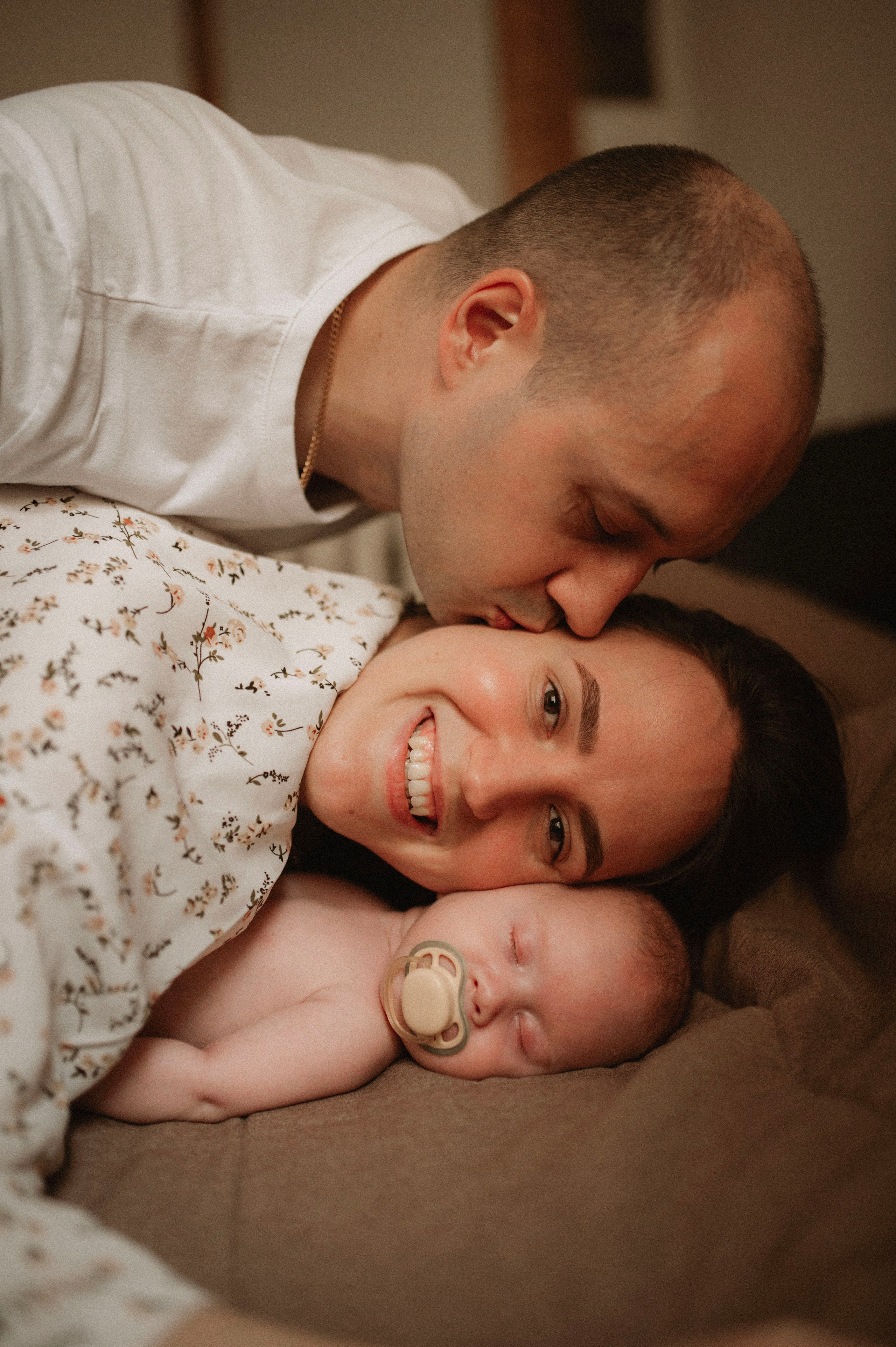 Семейная домашняя фотосессия. Профессиональный фотограф беременности в СПБ. Стильные фотосессии беременности в стиле минимализм и классическая фотография