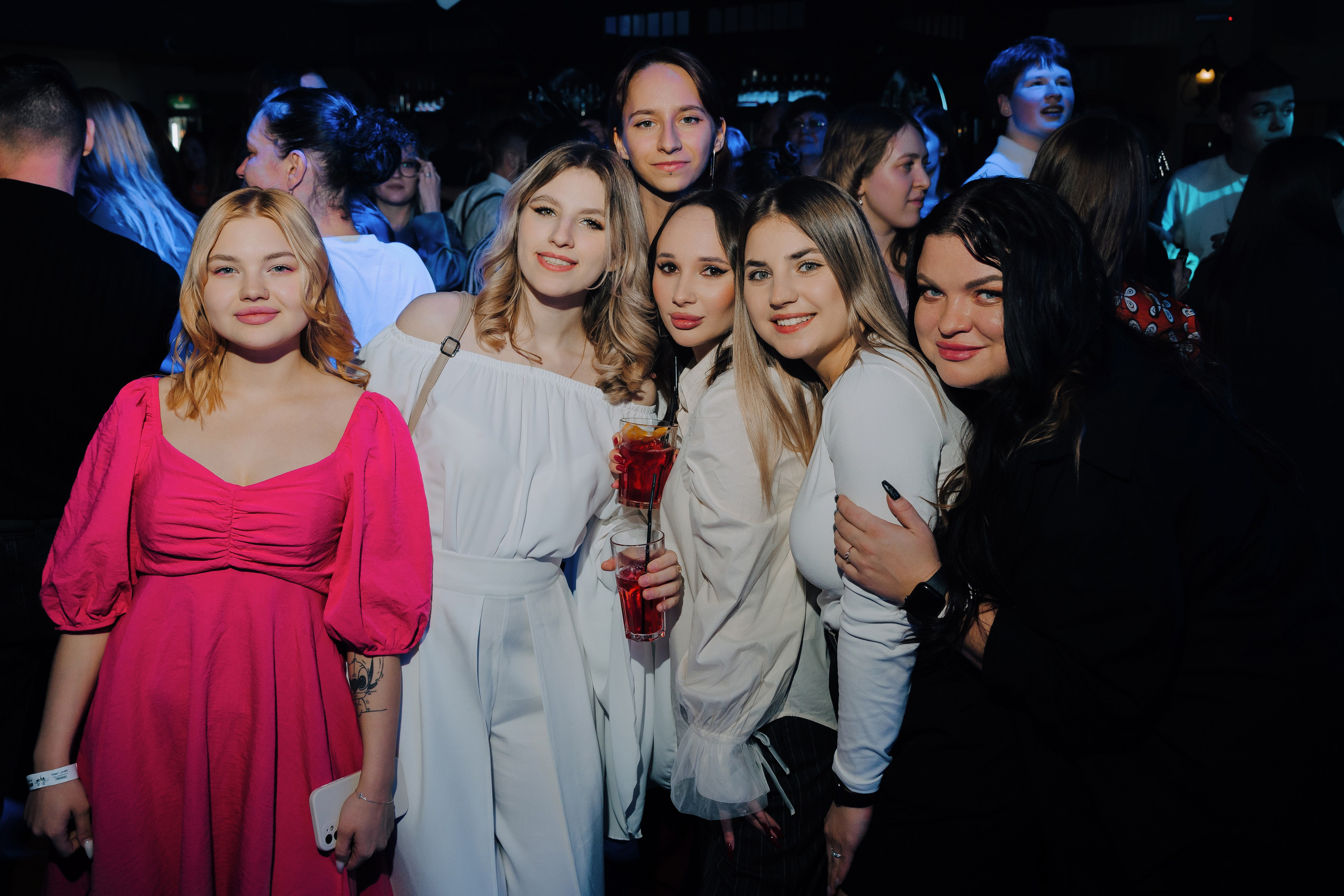 20 ЛЕТ МЕГАПОЛИС ЧЕЛЯБИНСК ХЕДЛАЙНЕР ЕЛКА. Репортажный фотограф Зуев Роман г. Челябинск