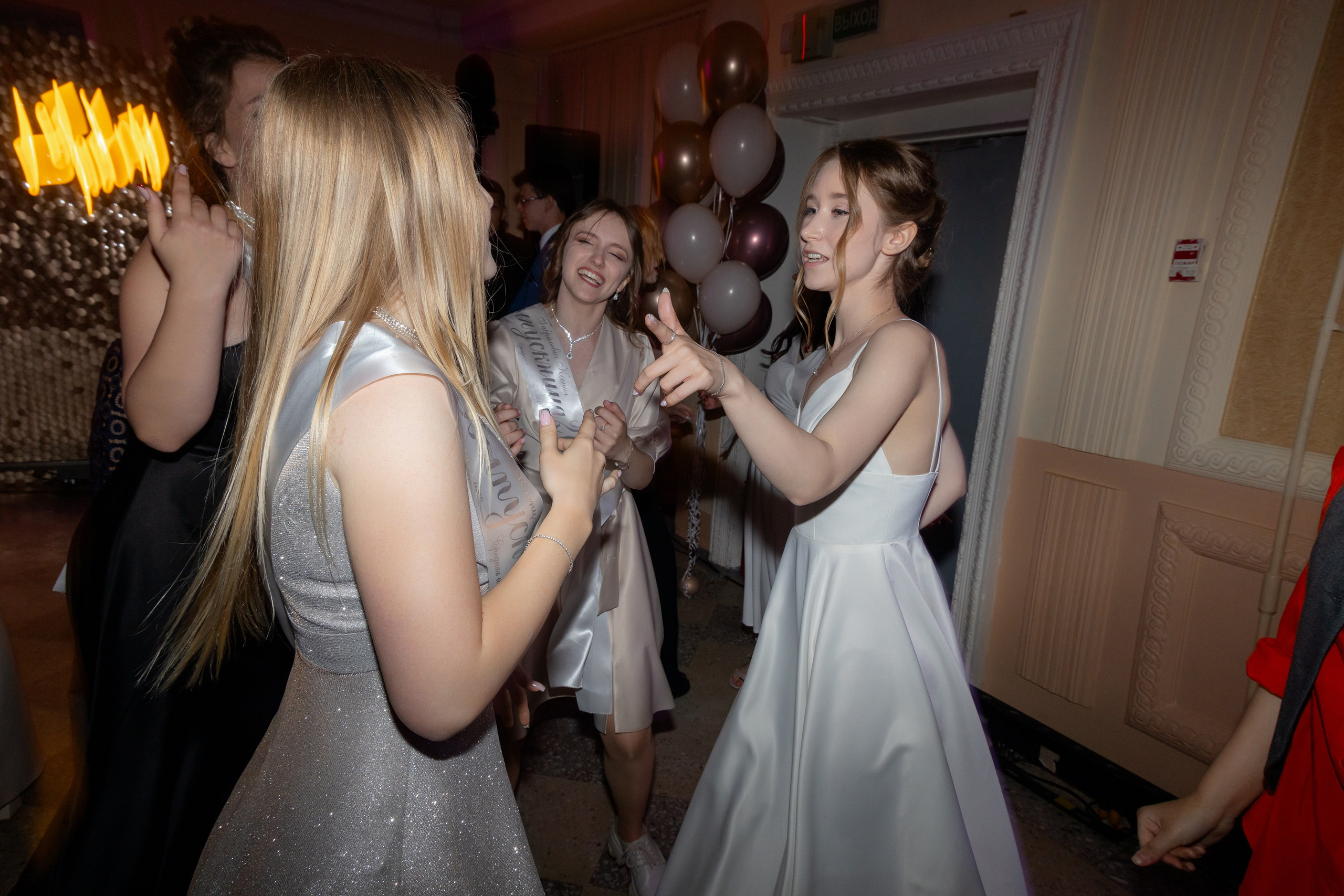 Школьный выпускной 2024 год в Соколе (Минск). Свадебный фотограф в Минске/Беларуси Сергей Спиридонов