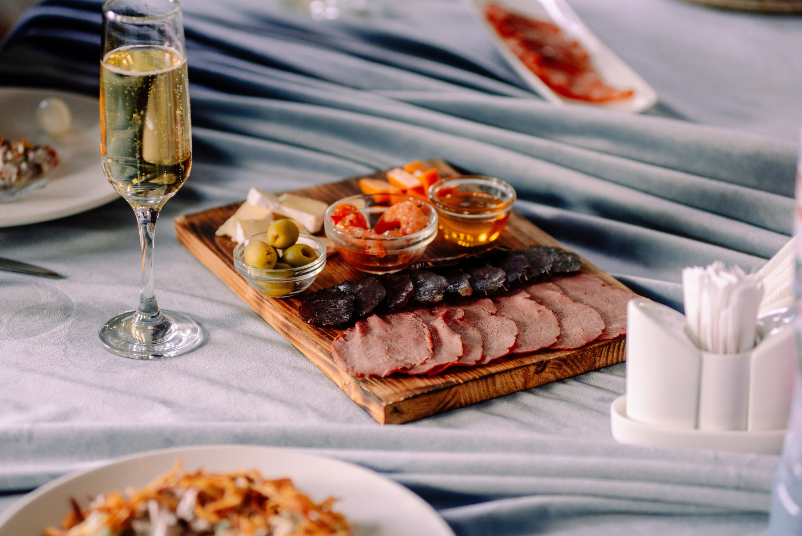 Юля и Саша — душевный банкет. Семейный и свадебный фотограф в Рязани Лиза Голованова