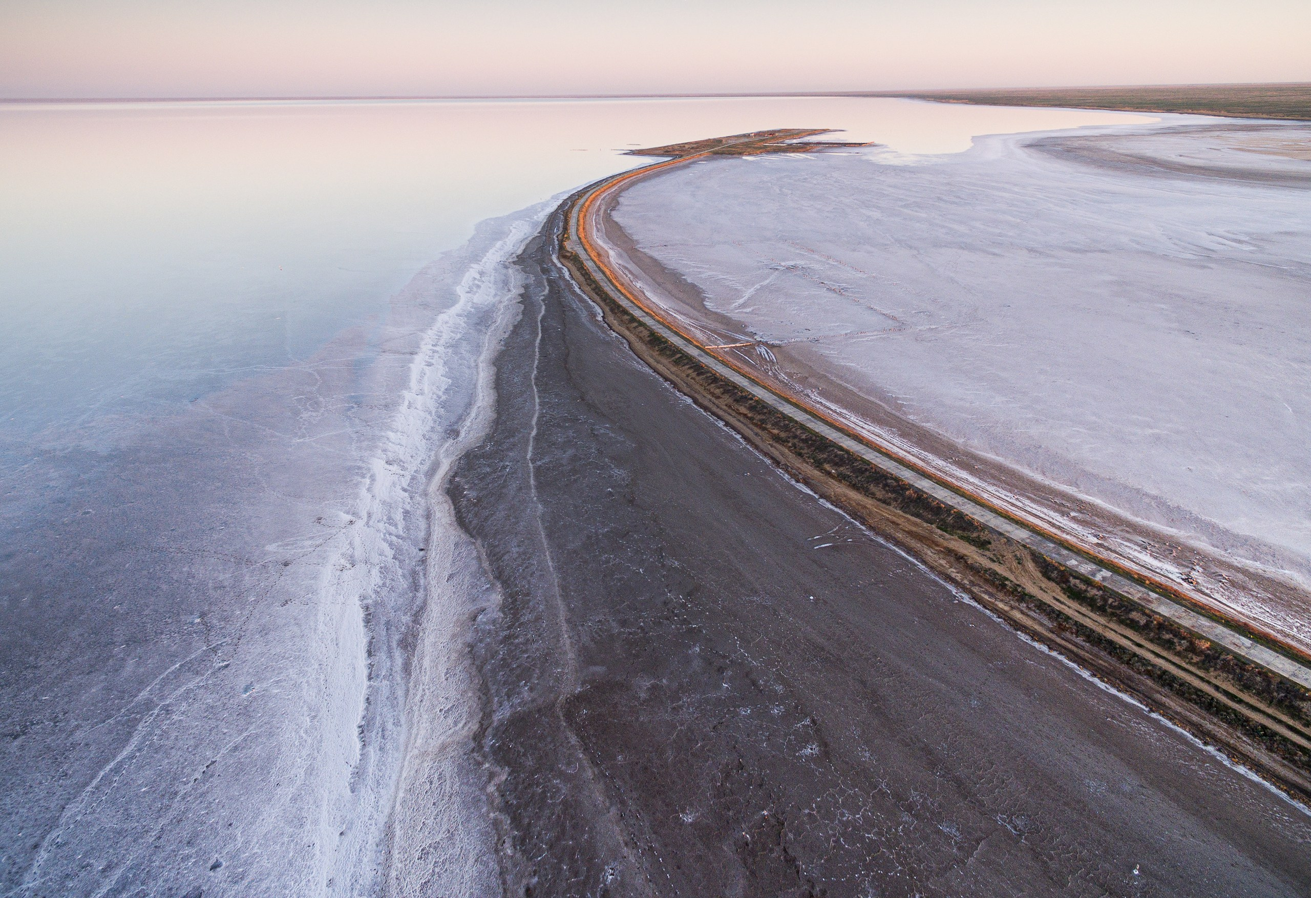 Озеро Эльтон. Фотограф Владимир Медведев