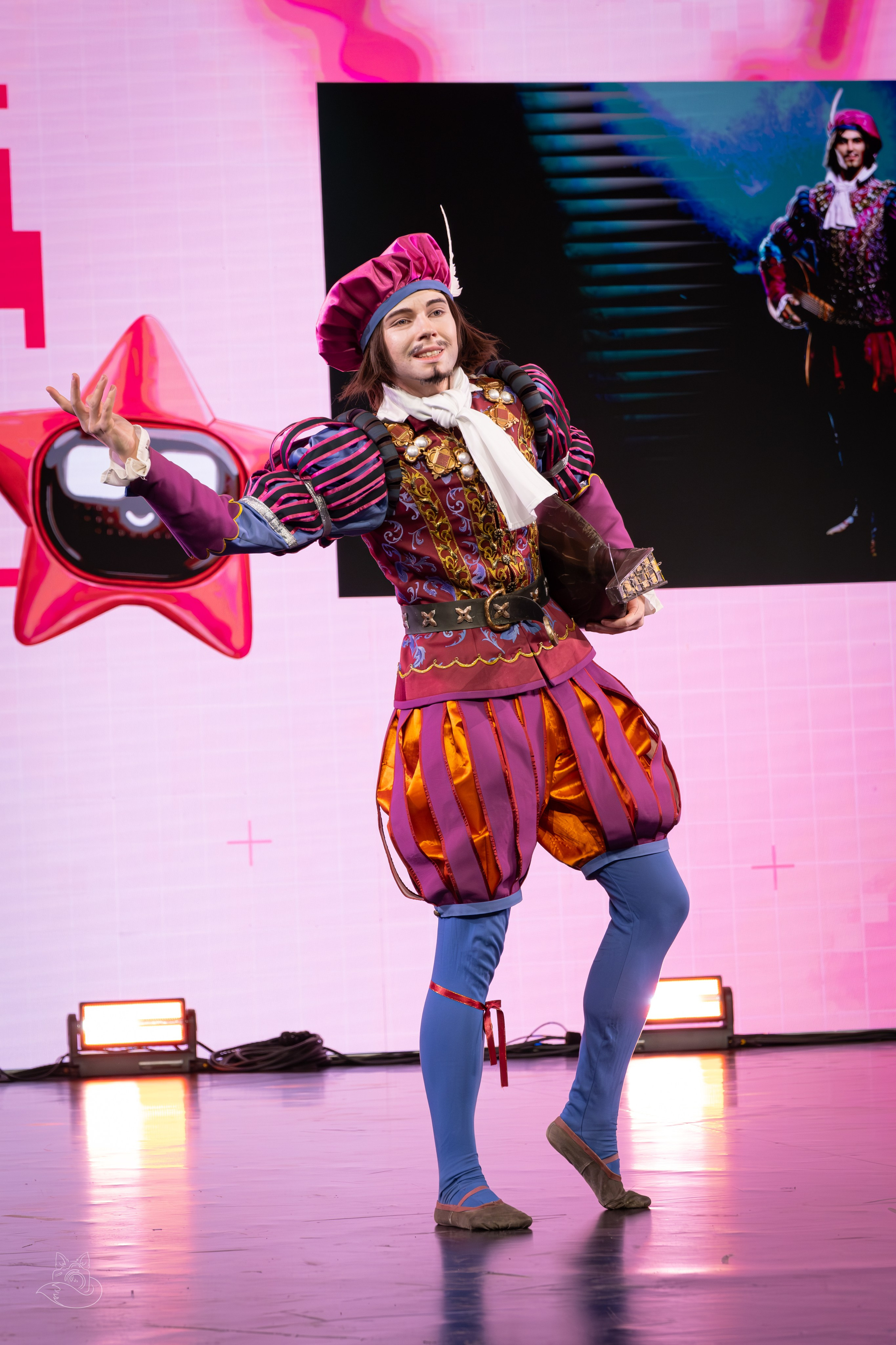 Сцена РЭД ЭКСПО 2024. Косплей фотограф