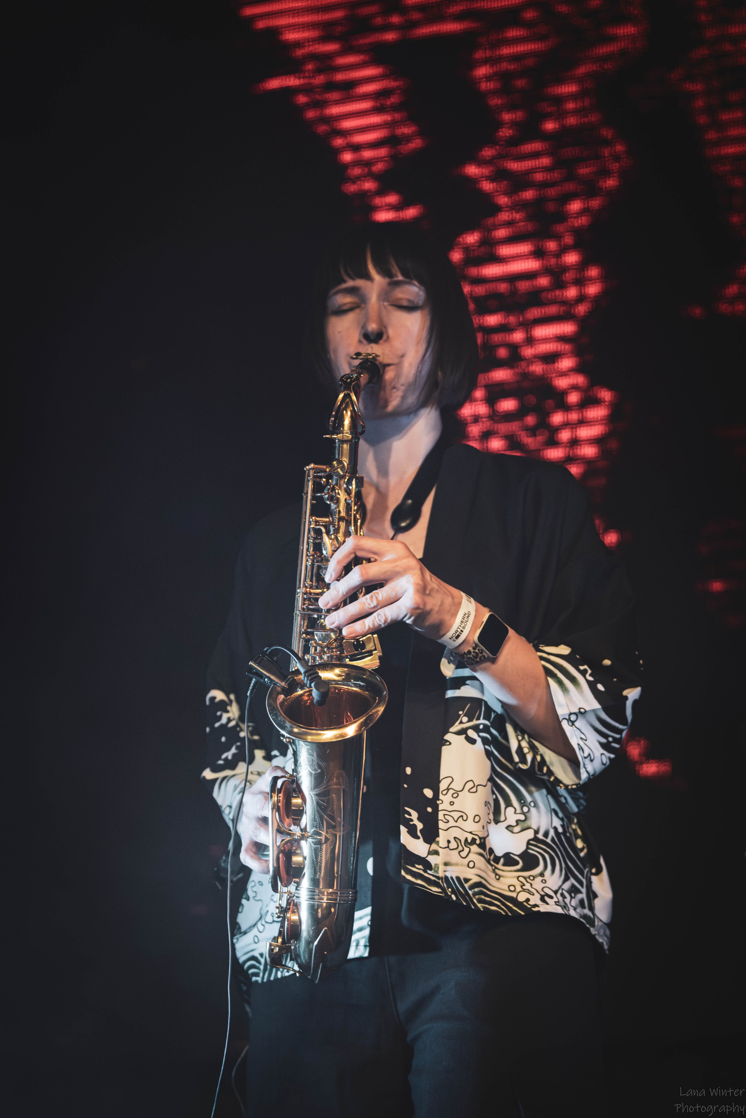 7000$ (29 июня 2025 года, Москва, клуб Урбан). Фотограф Светлана Блинова, Москва и Московская область