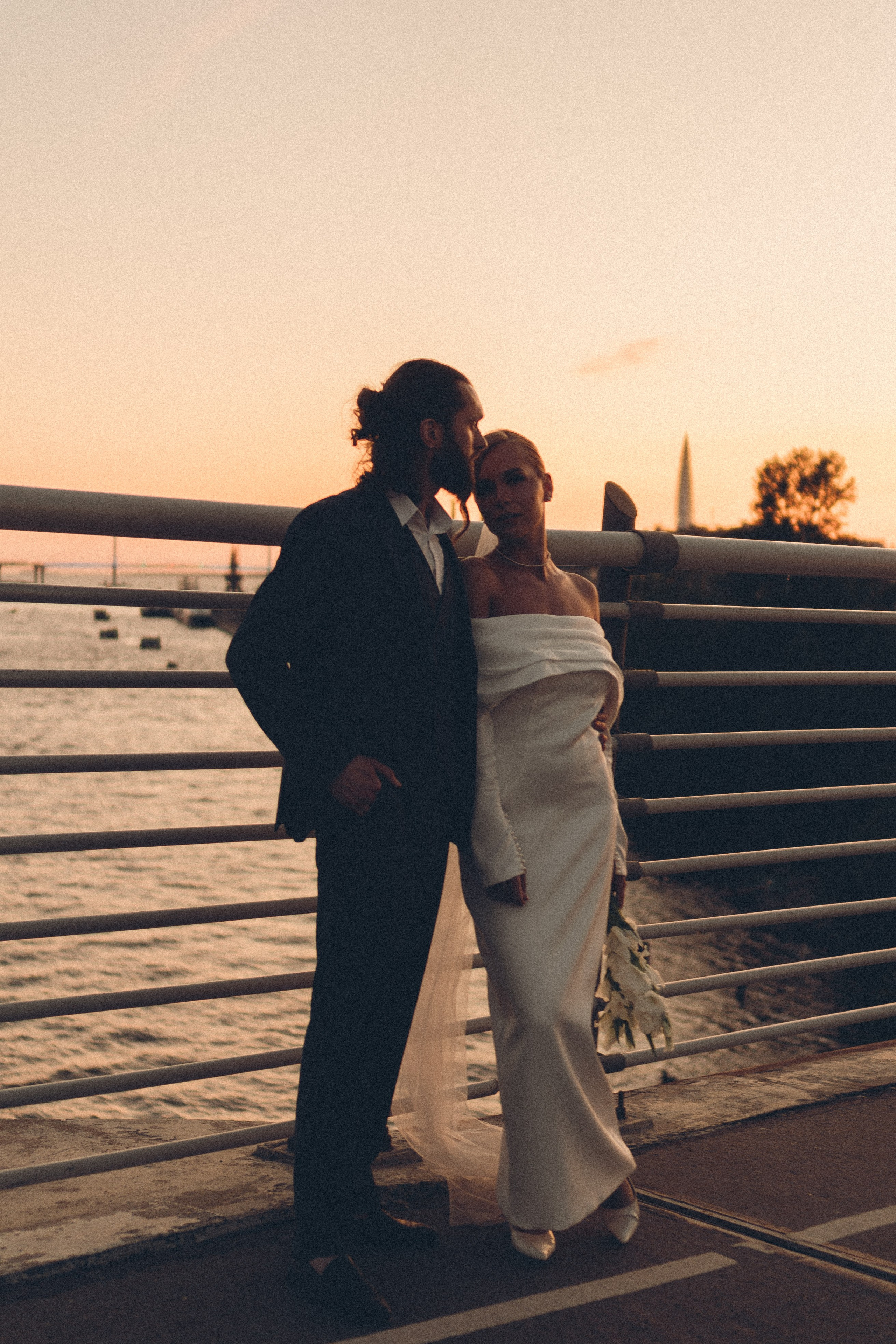 СВАДЕБНАЯ СЬЕМКА ВОЗЛЕ МСОТА БЕТАНКУРА НА КАБРИОЛЕТЕ. Профессиональный фотограф, Санкт-Петербург — Виктория Богомолова