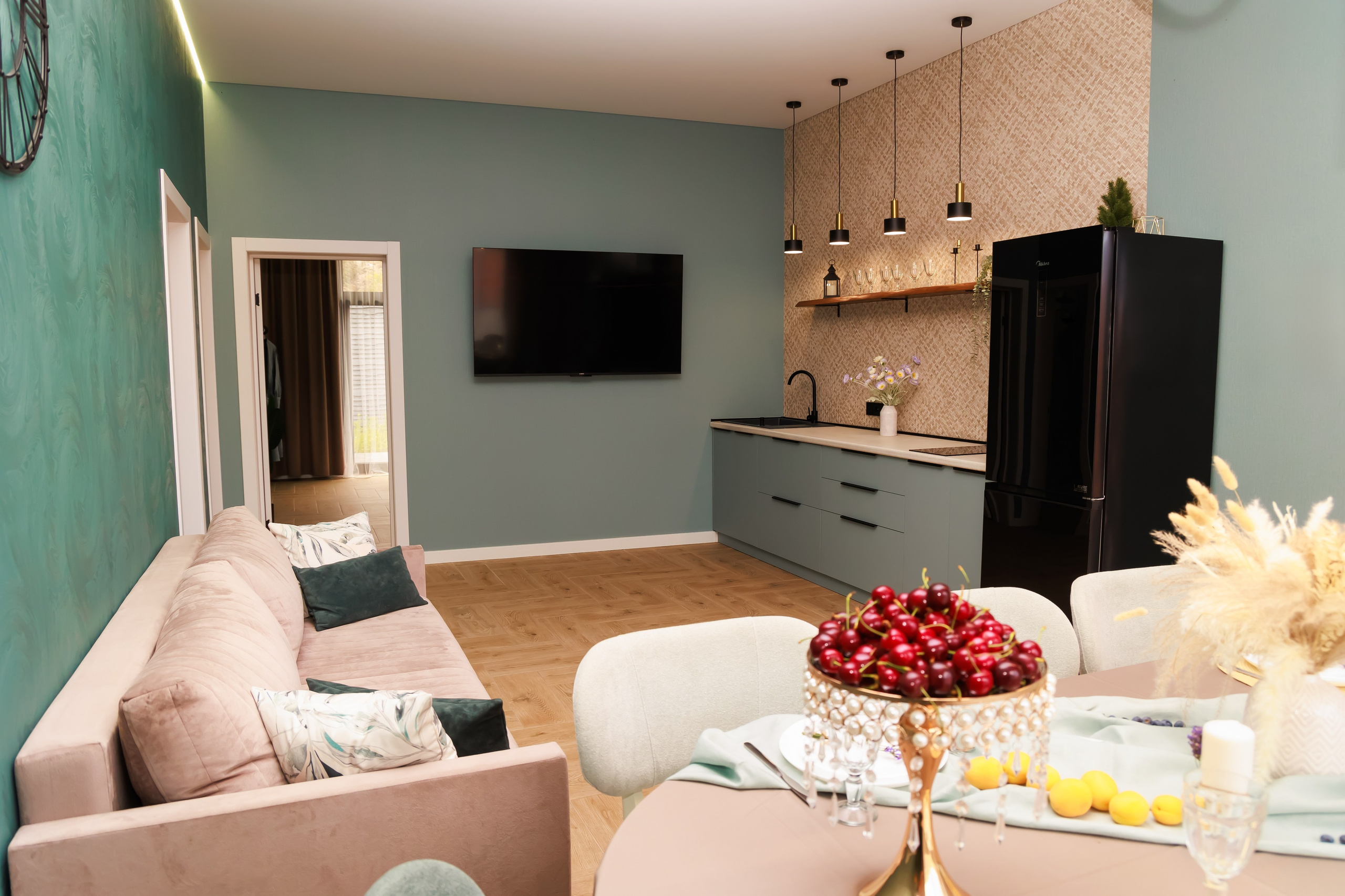 Интерьерная и рекламная съёмка. Свадебный и семейный фотограф в г. Майкопе (выезд по республике и краю)