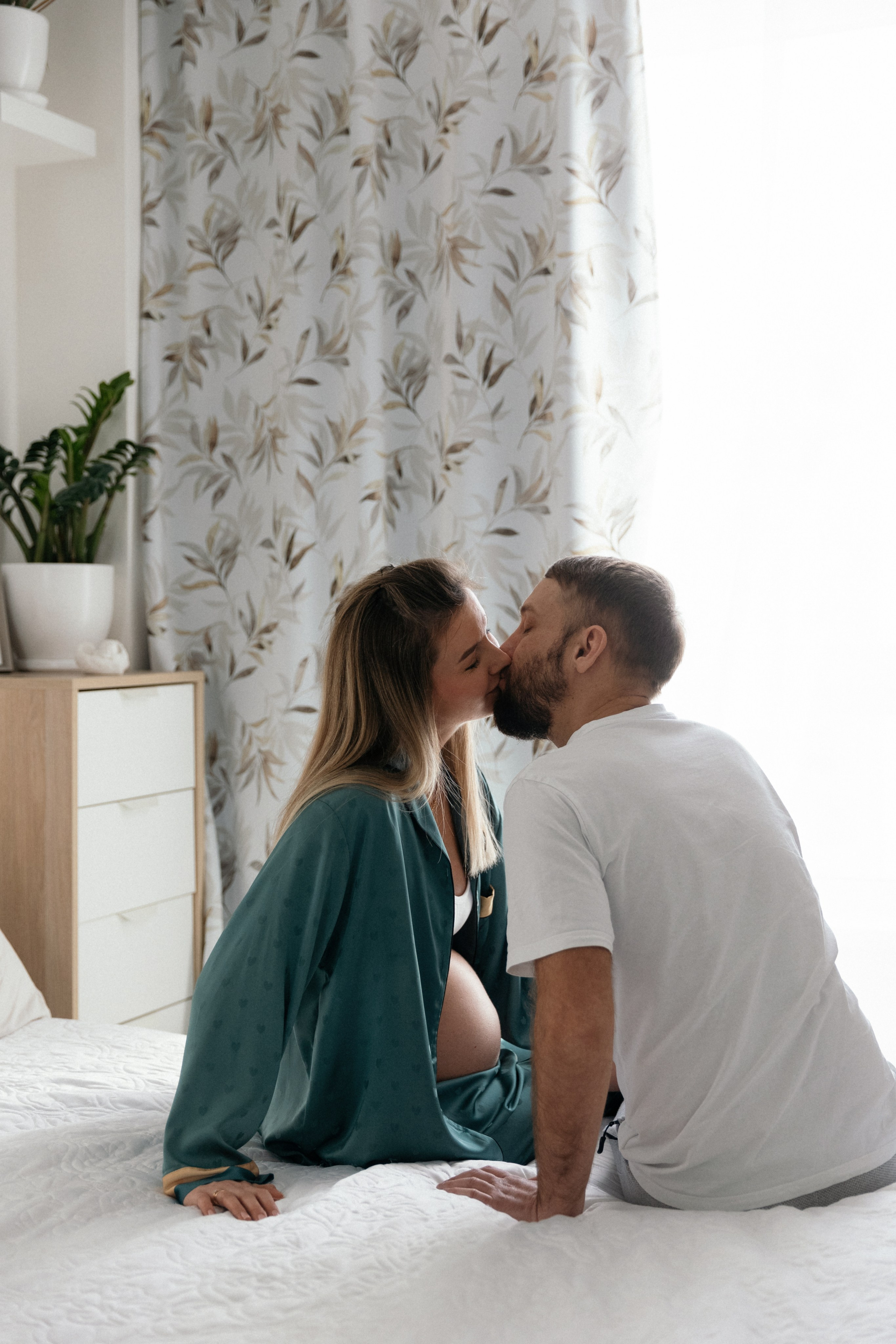 Семейная домашняя фотосессия беременности. Свадебный фотограф в Москве Полина Лелетко