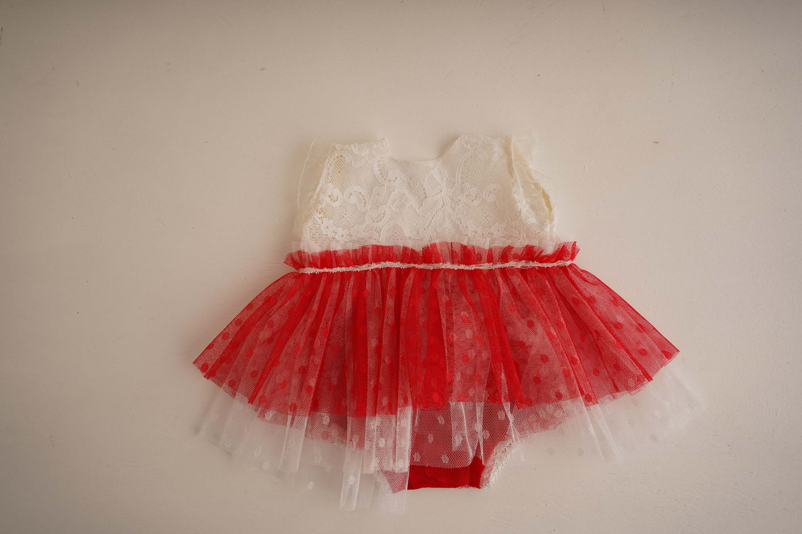 С рождения до двух месяцев. В комплекте трусики и повязки