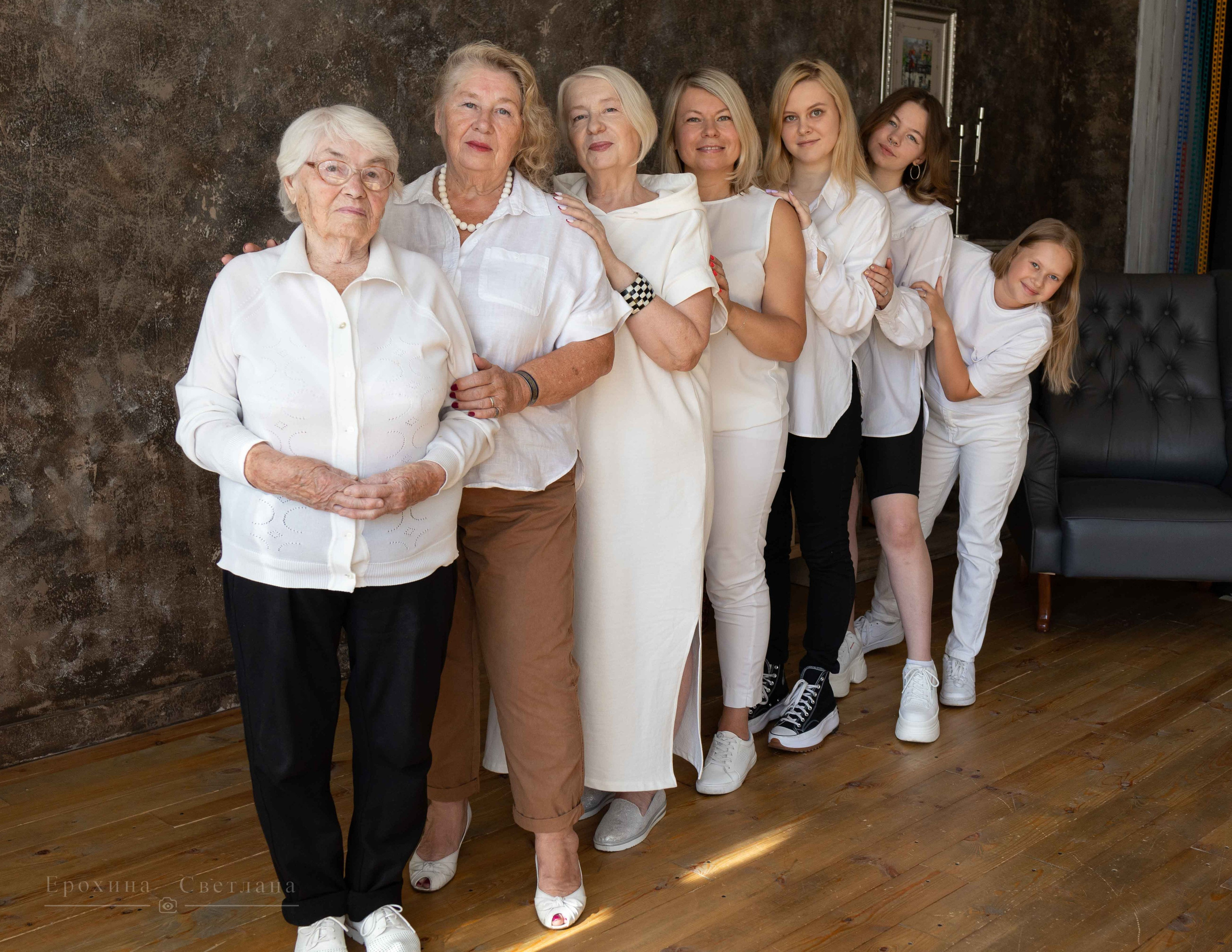 Фотосессия нескольких поколений женщин одной семьи. Фотограф Ерохина Светлана — фотосессии в Екатеринбурге
