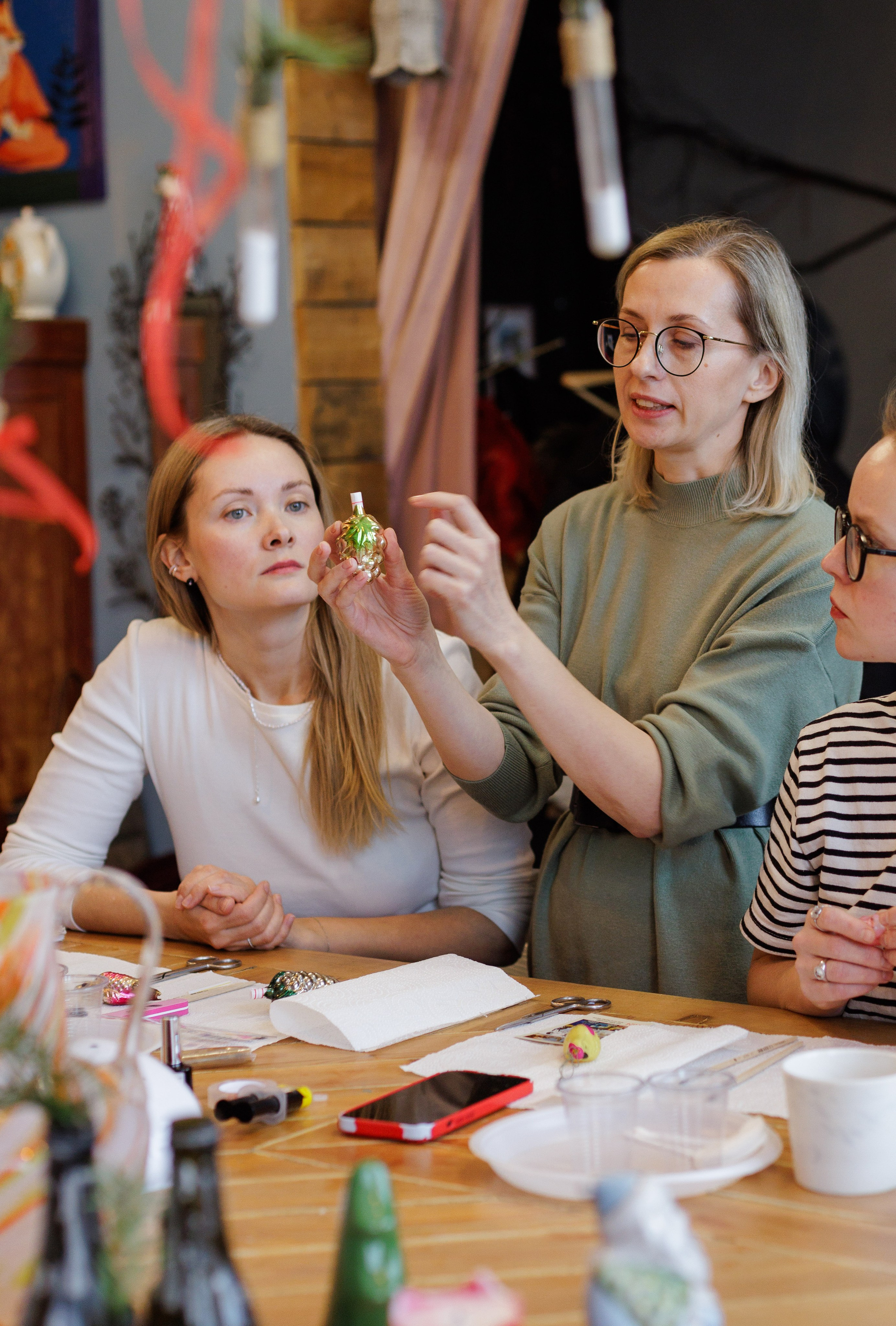 Мастер-класс по реставрации новогодних игрушек. Фотограф Ерохина Светлана — фотосессии в Екатеринбурге