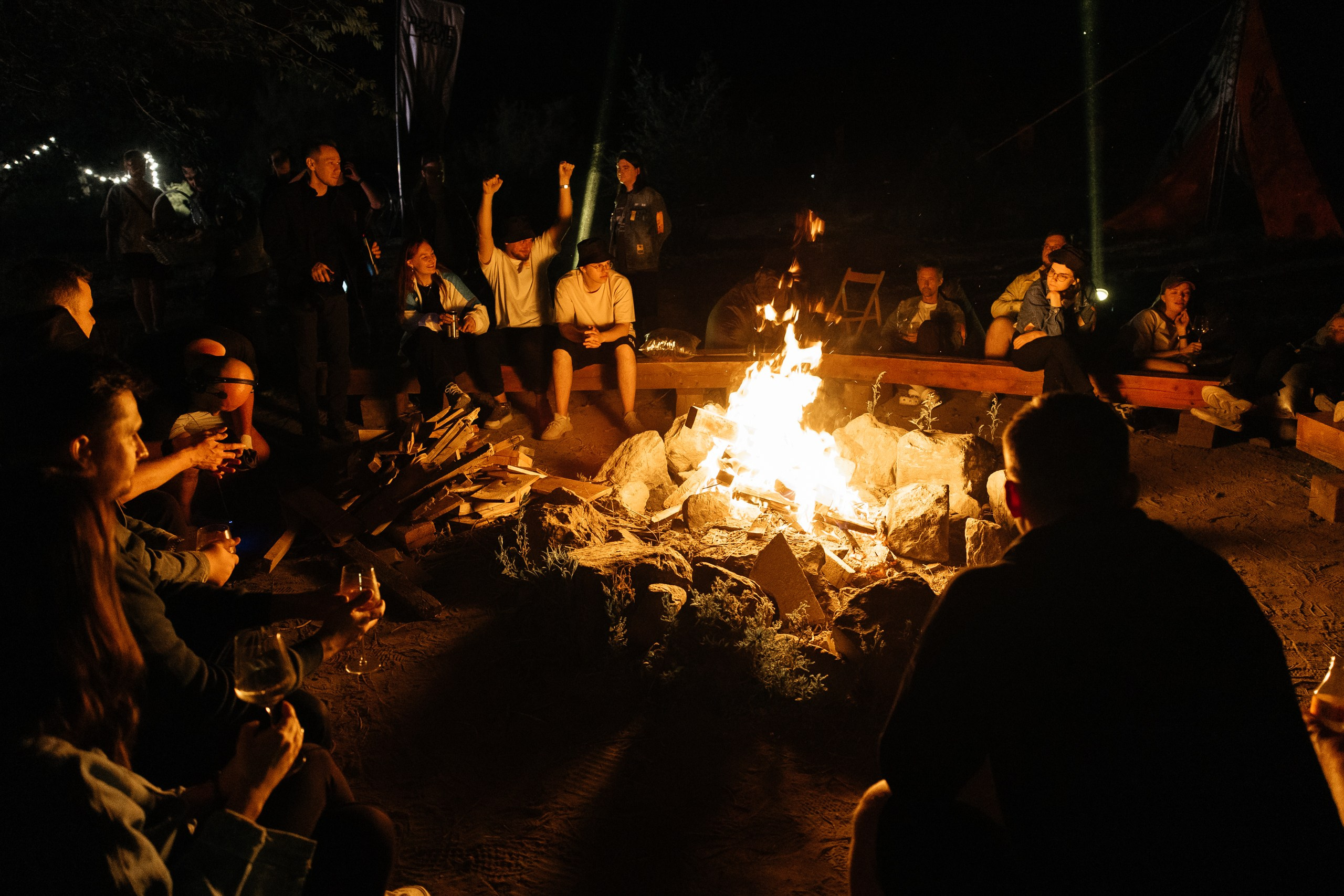 Здравствуйте! Я свадебный фотограф из Ульяновска, работаю в том числе по всей России и с выездом за границу. Снимаю свадьбы, lovestory, корпоративы, светский репортаж. Провожу обучение по фотографии, мастер-классы и воркшопы для других фотографов.