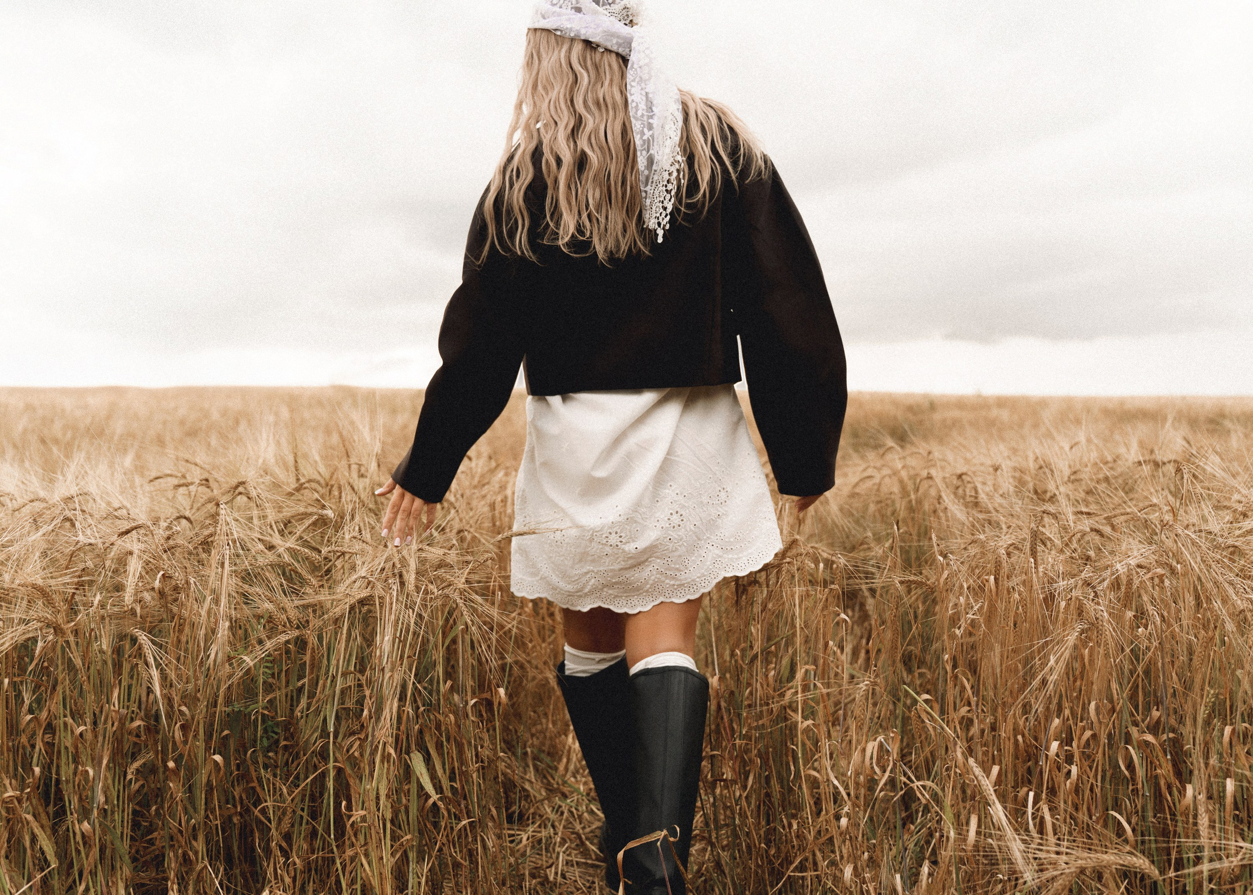 ПОЛЕ. Женский портрет