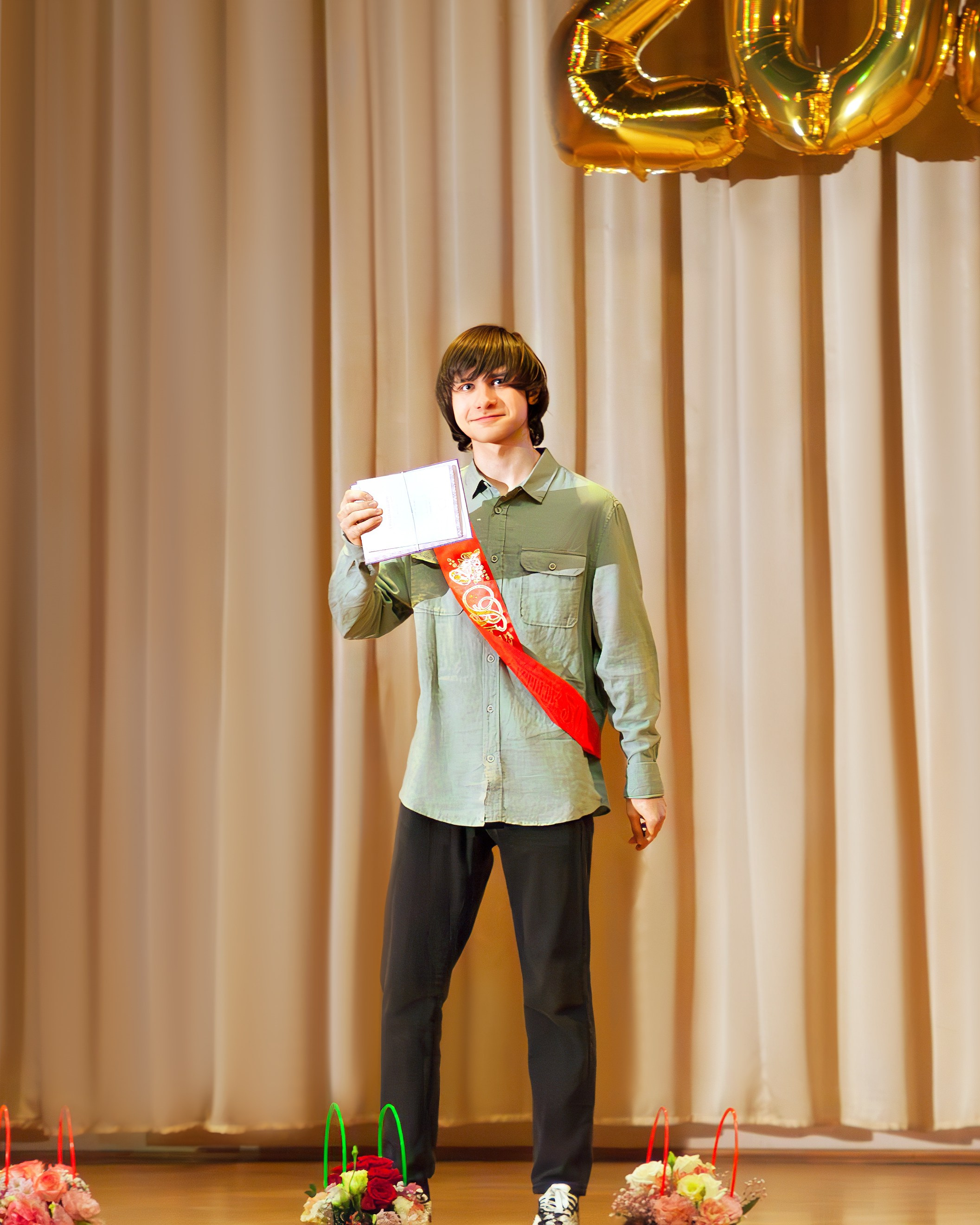 498 школа вручение дипломов, 2024. Выпускные альбомы и школьный фотограф в Подольске, Троицке, Щербинке, Москве и Московской области