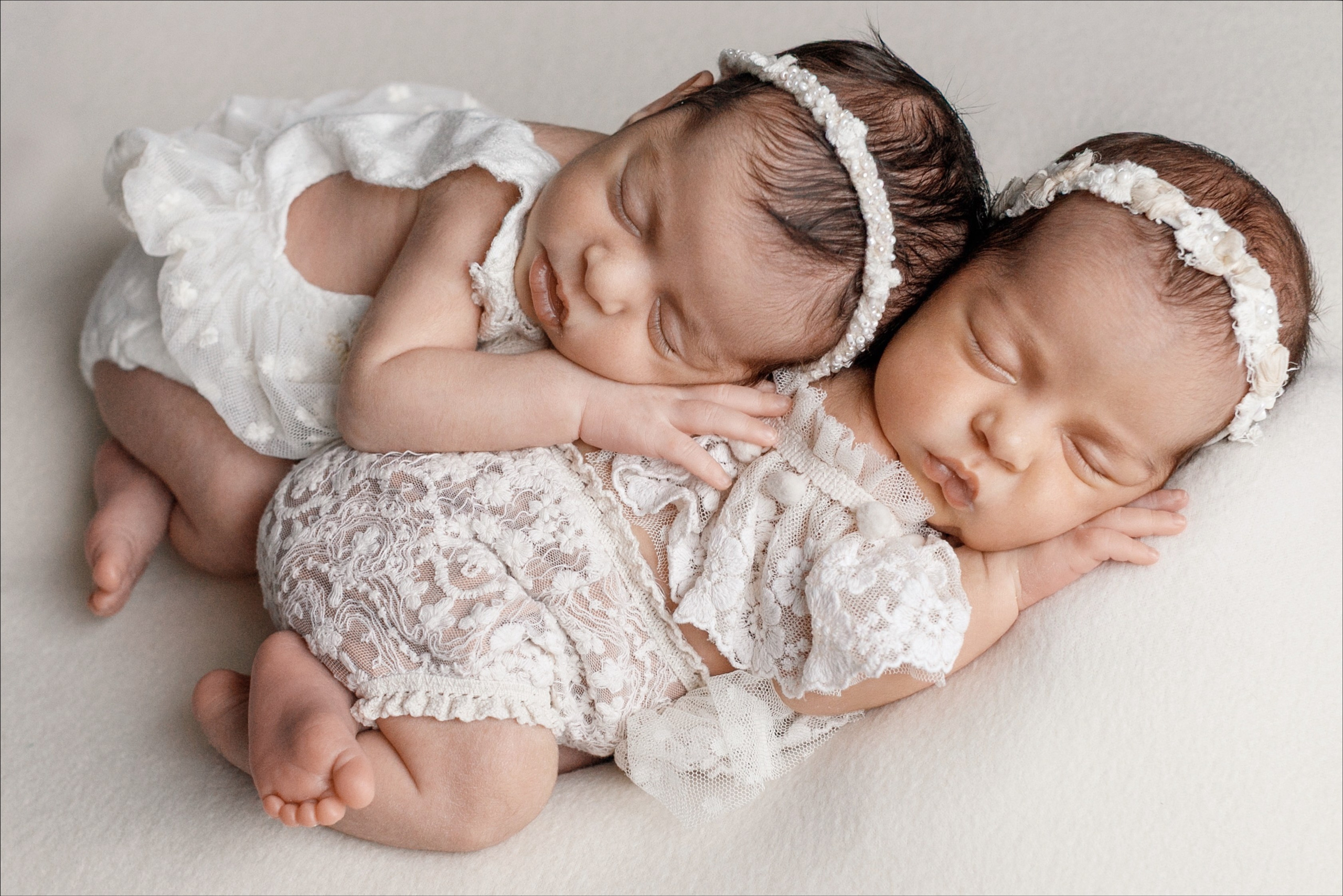 Съемка в стиле ньюБорн в роддоме. Фотосъемка выписки из роддома в Москве, заказать фотографа на выписку ньюборн съемка в роддоме newborn фотограф в Юдино