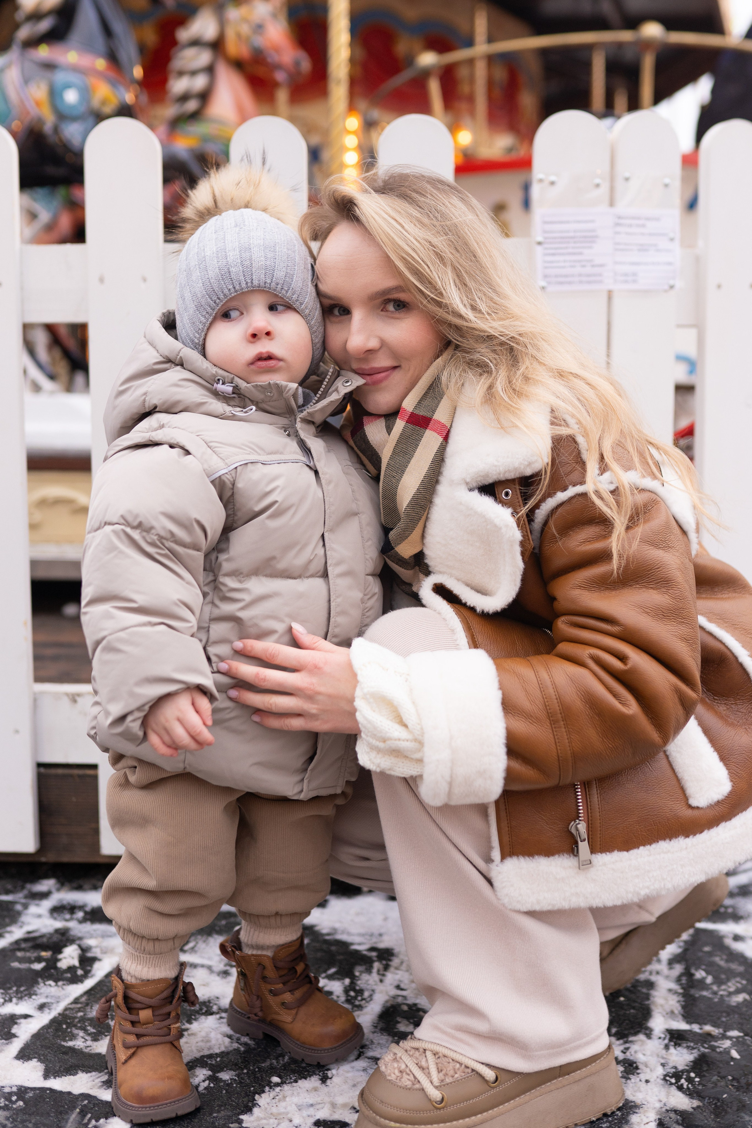 Павел, Егор и Наталия на ГУМ Ярмарке. Свадебный фотограф в Москве Анна Полушина
