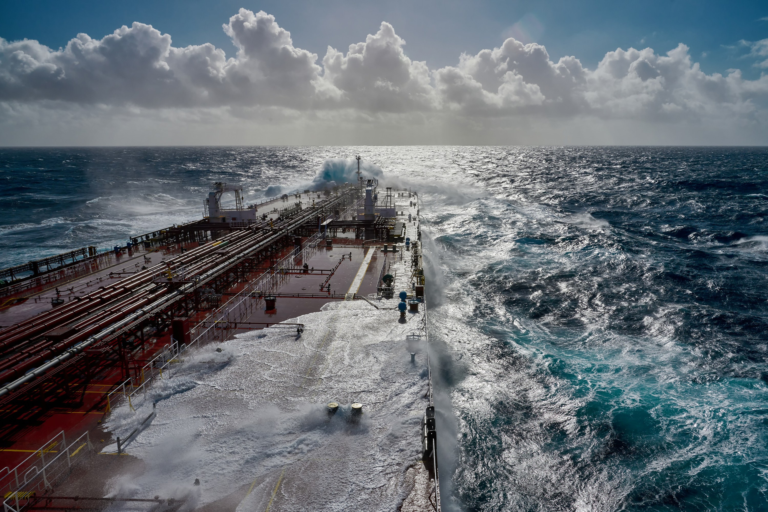 шторм, танкер