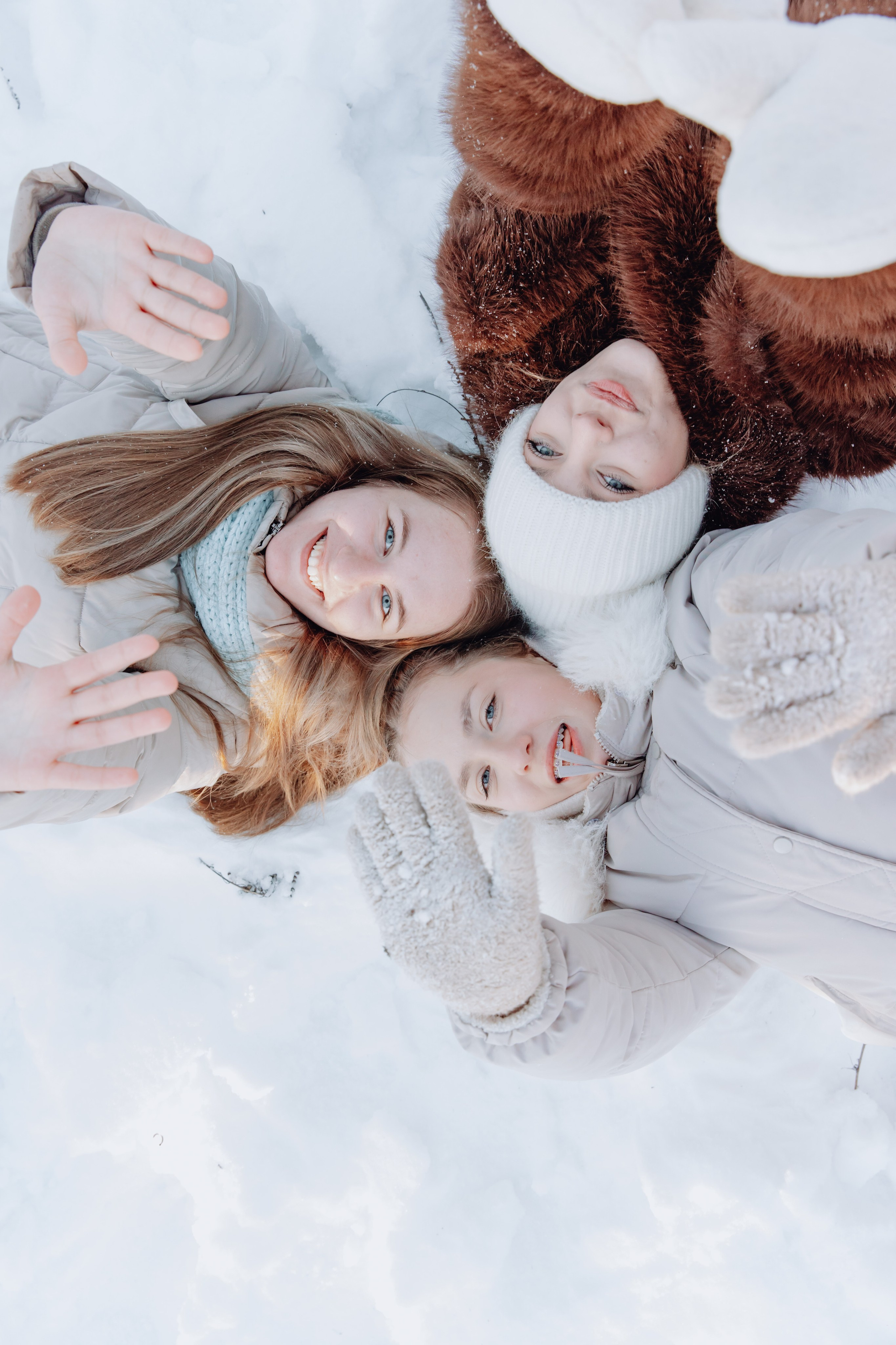 Школьные альбомы в Чернянке. Фотограф Максим Никонов