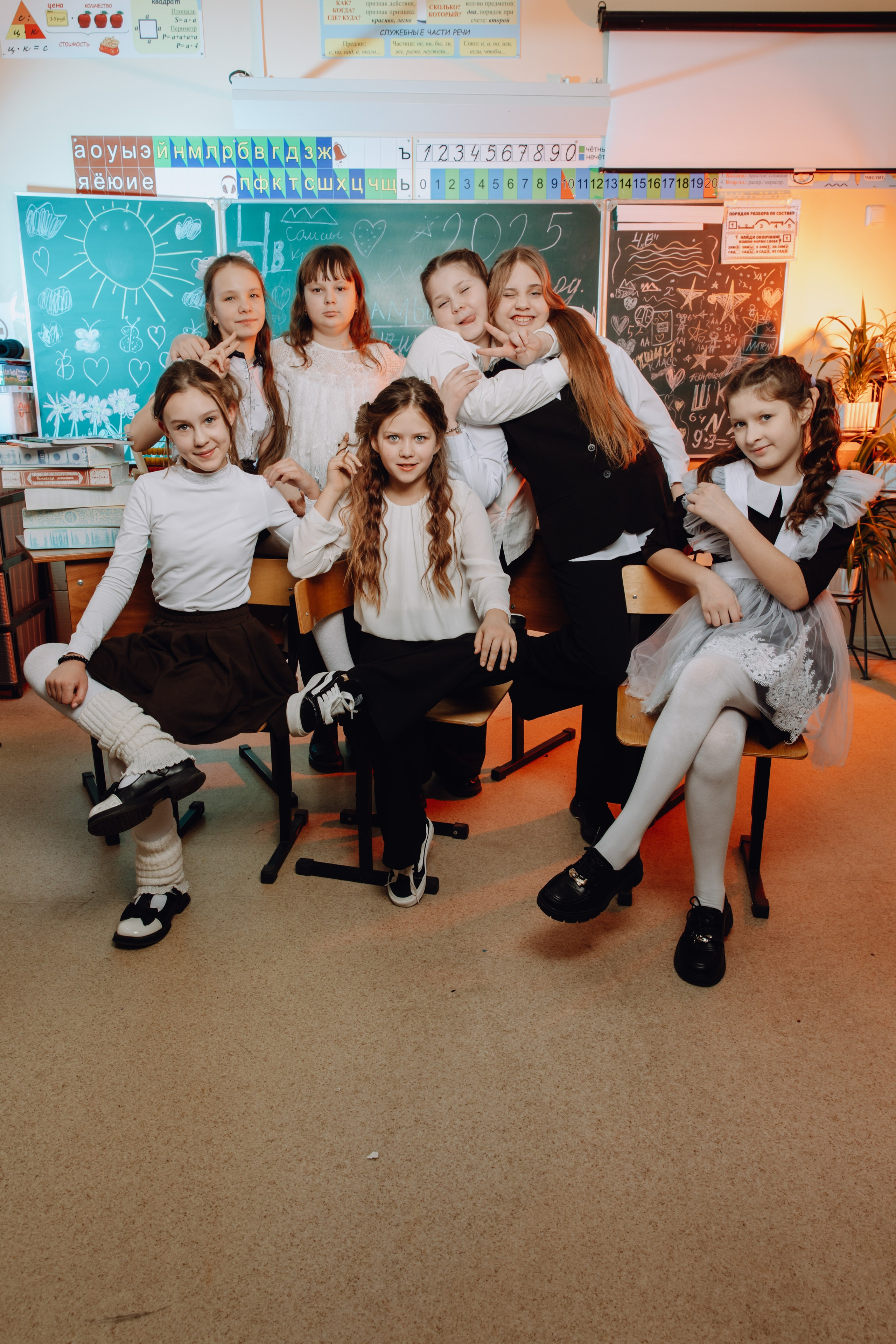 Школьные альбомы в Чернянке. Фотограф Максим Никонов