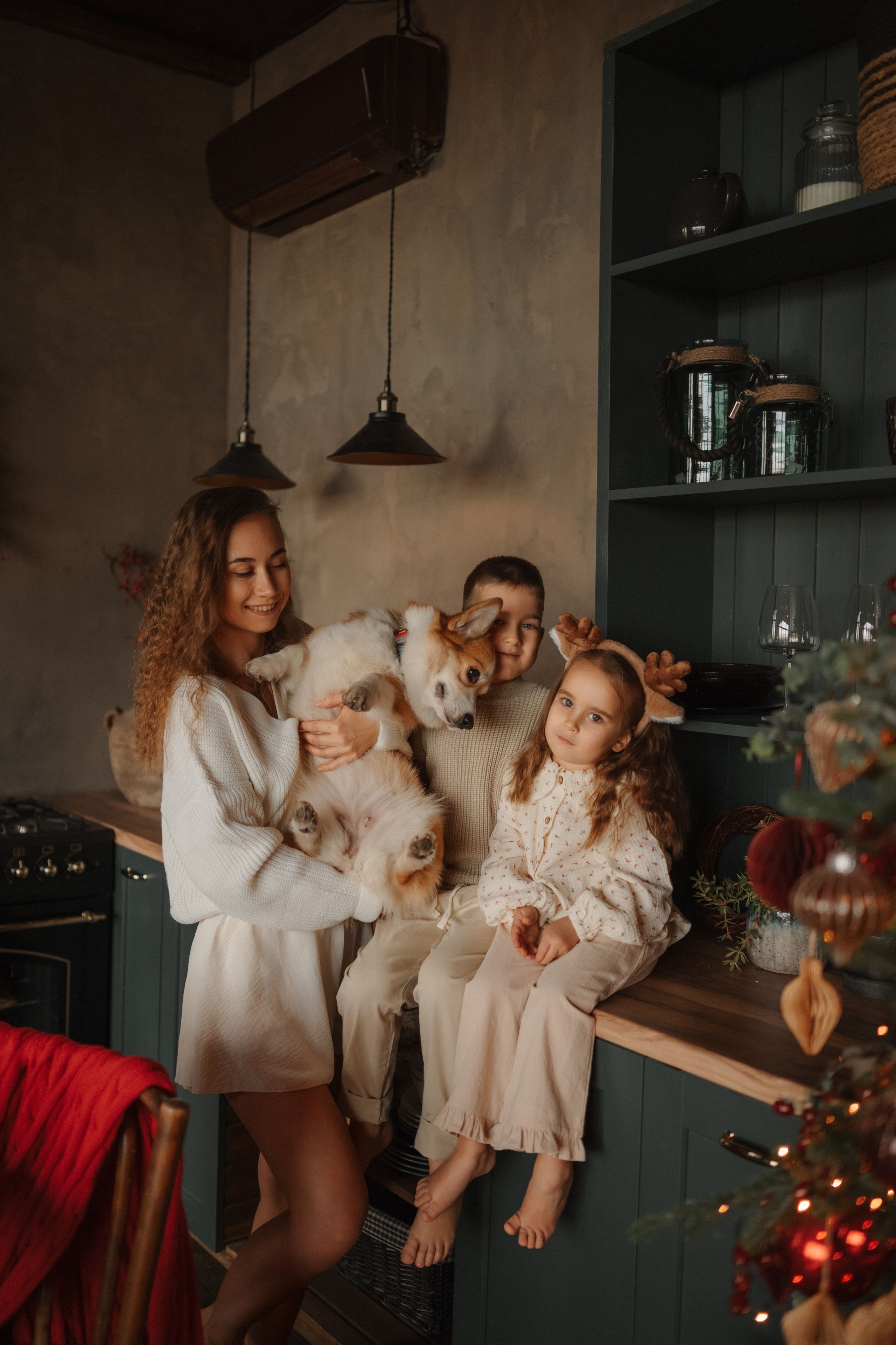 Лада, Алиса, Андрей и Фифи. Дьяконова Валерия семейный и детский фотограф в Санкт-Петербурге