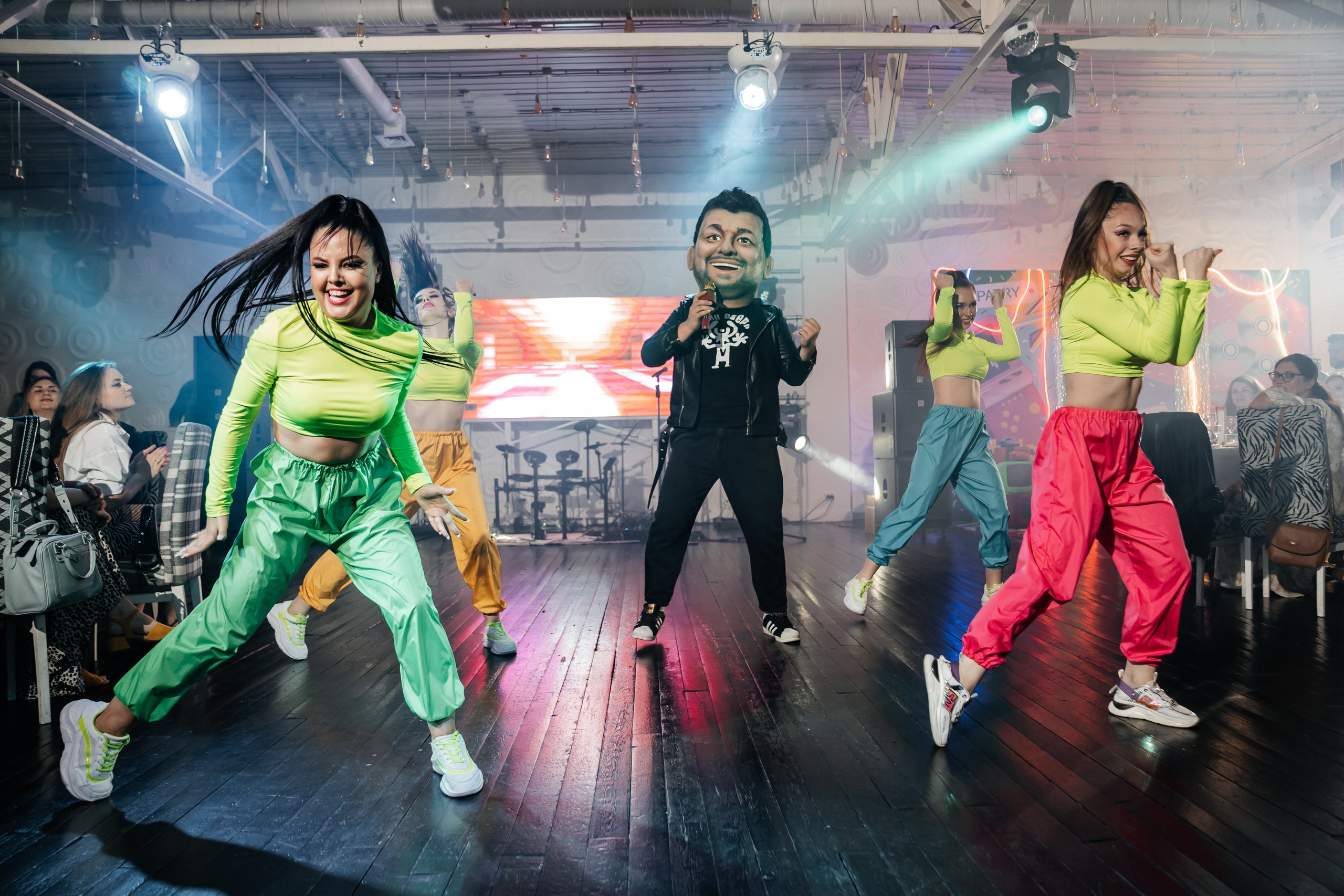 Выступления на банкетных площадках. Танцевальная шоу-группа «GRANAT»