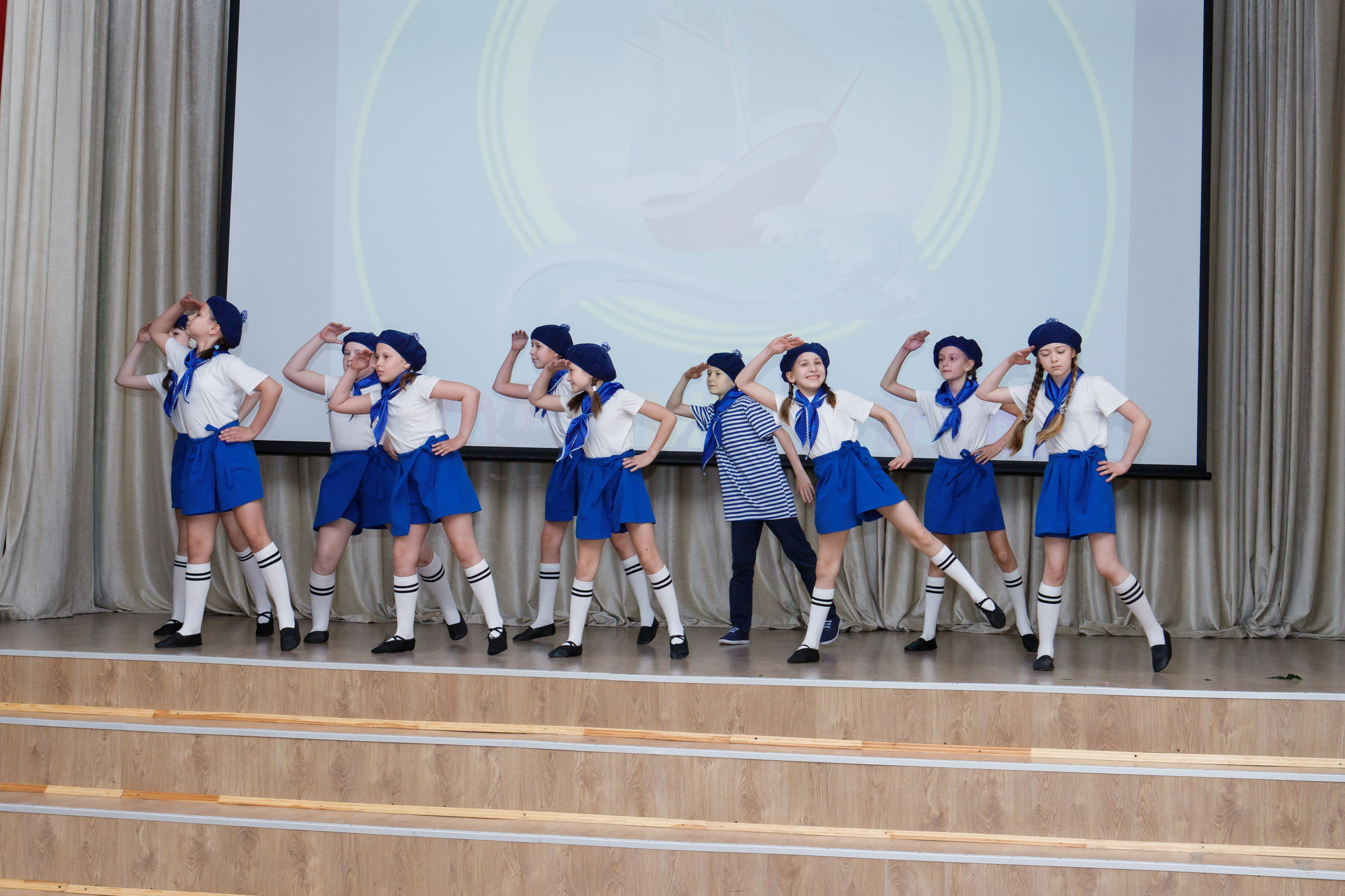 11 класс / Последний звонок / Гимназия № 1558 / г. Москва. Детский и семейный фотограф Мария Киселёва. Москва