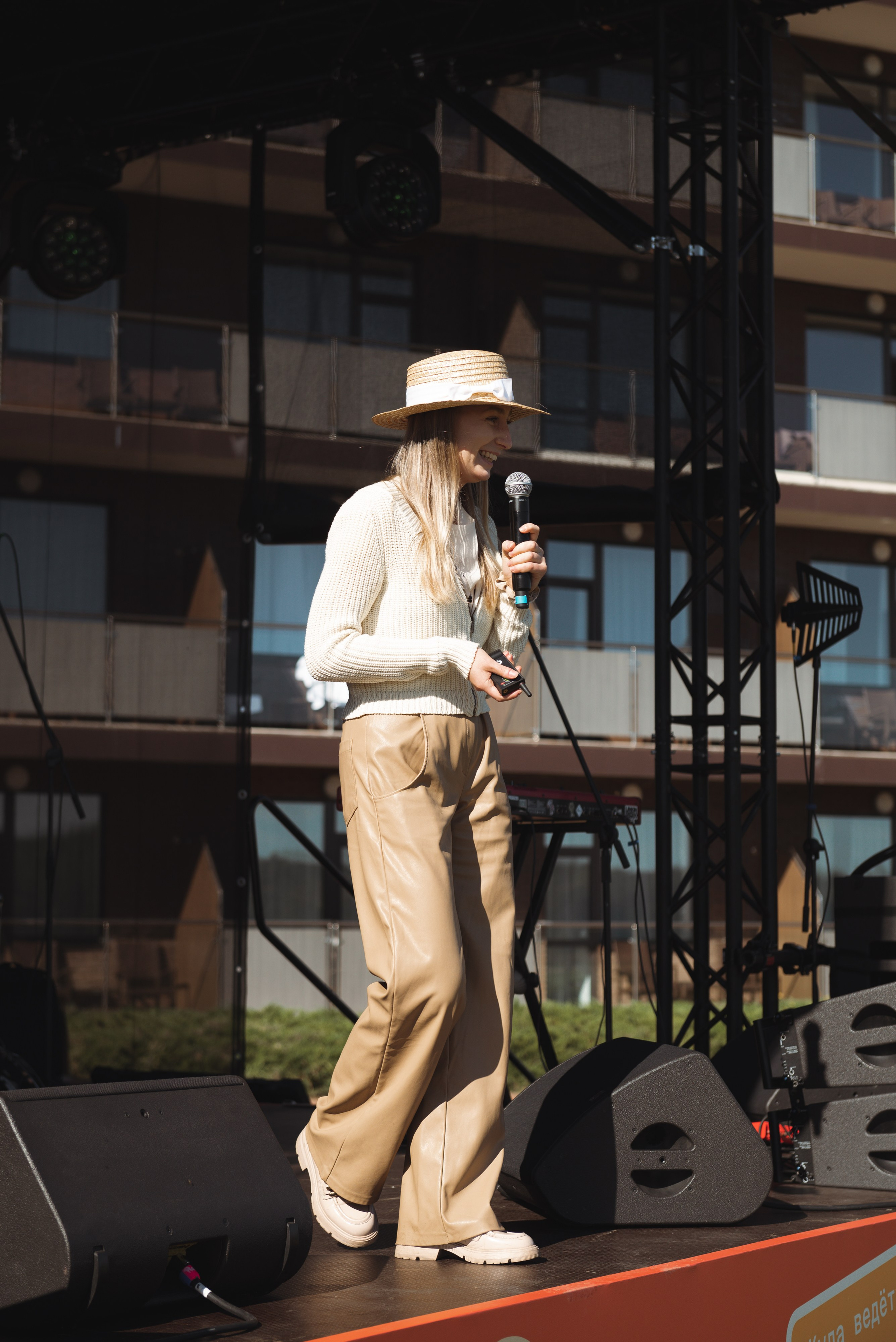 Фестиваль «Широта» и показ в «Азимут» Переславль-Залесский. Фотограф Москва Настя Профотовна. Репортажные, свадебные и контент фотосессии