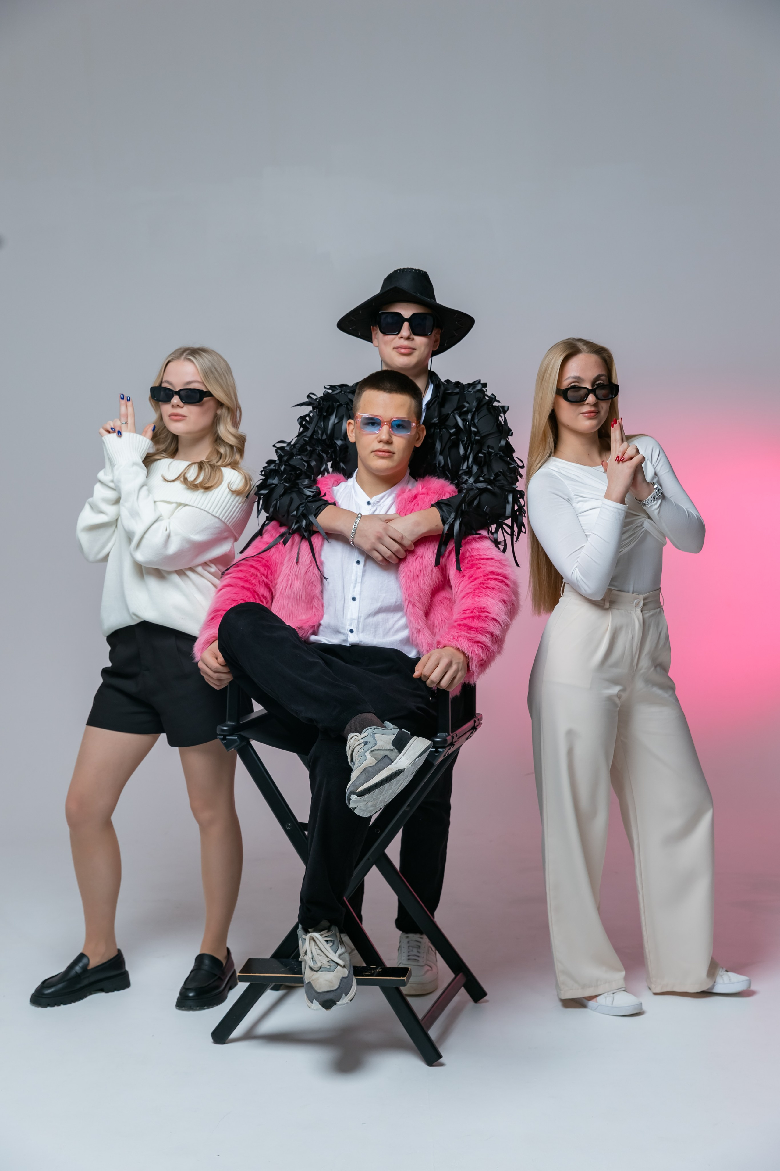 Позирование группы. Выпускные альбомы для детского сада и школы