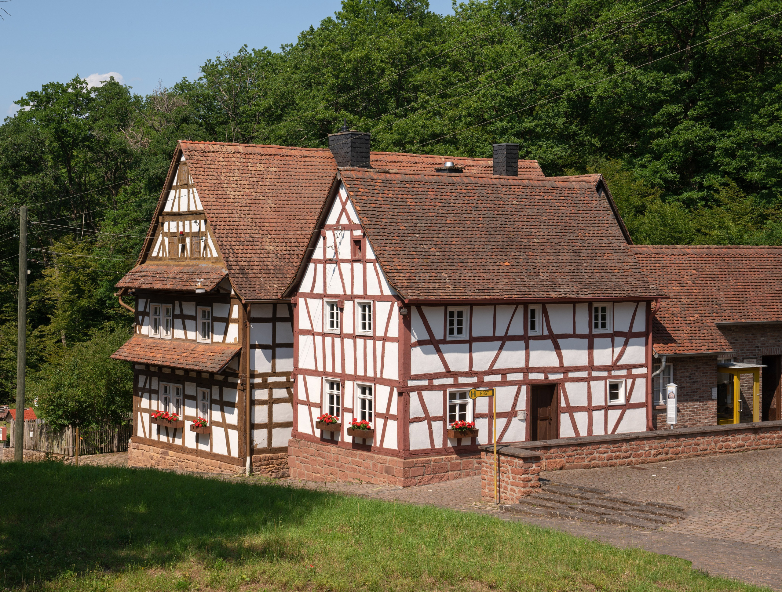 PACKAGES & PRICING. Exclusive Closing Gifts for Top Realtors | Custom House Portraits by Yulia Yurchevskaya