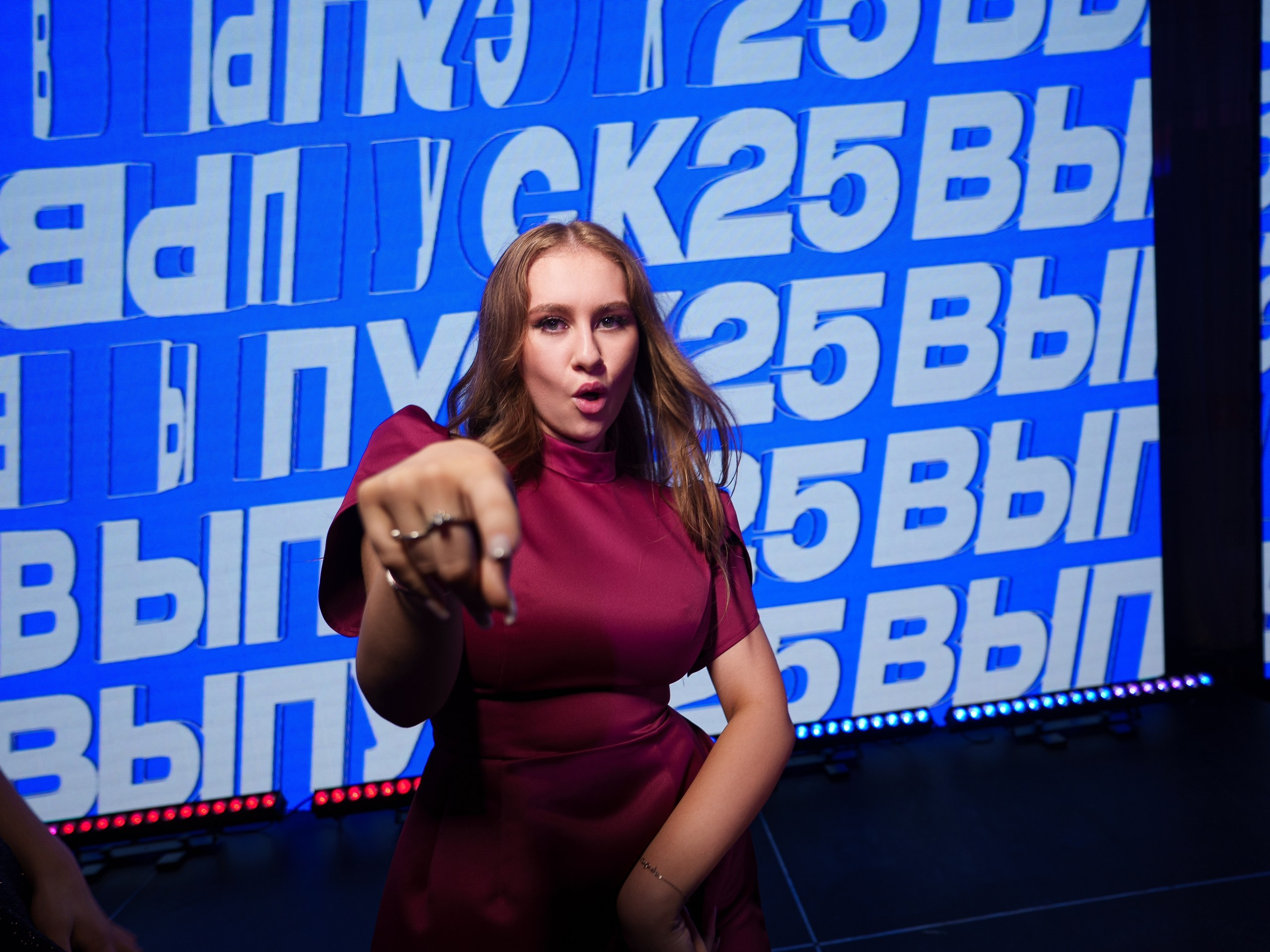 Фотограф на выпускной в Уфе — съёмка в Конгресс-холле для гимназии № 39