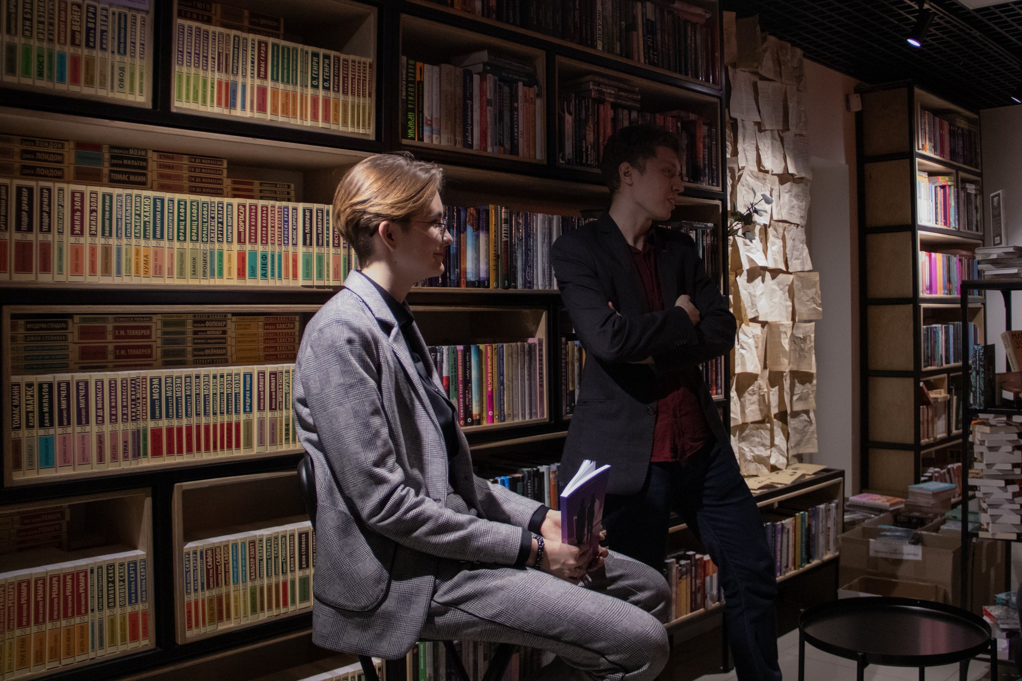 Презентация книги в кофейне «Издательство кофе». Репортажный, промышленный и маркетплейс-фотограф Дмитрий Чернат