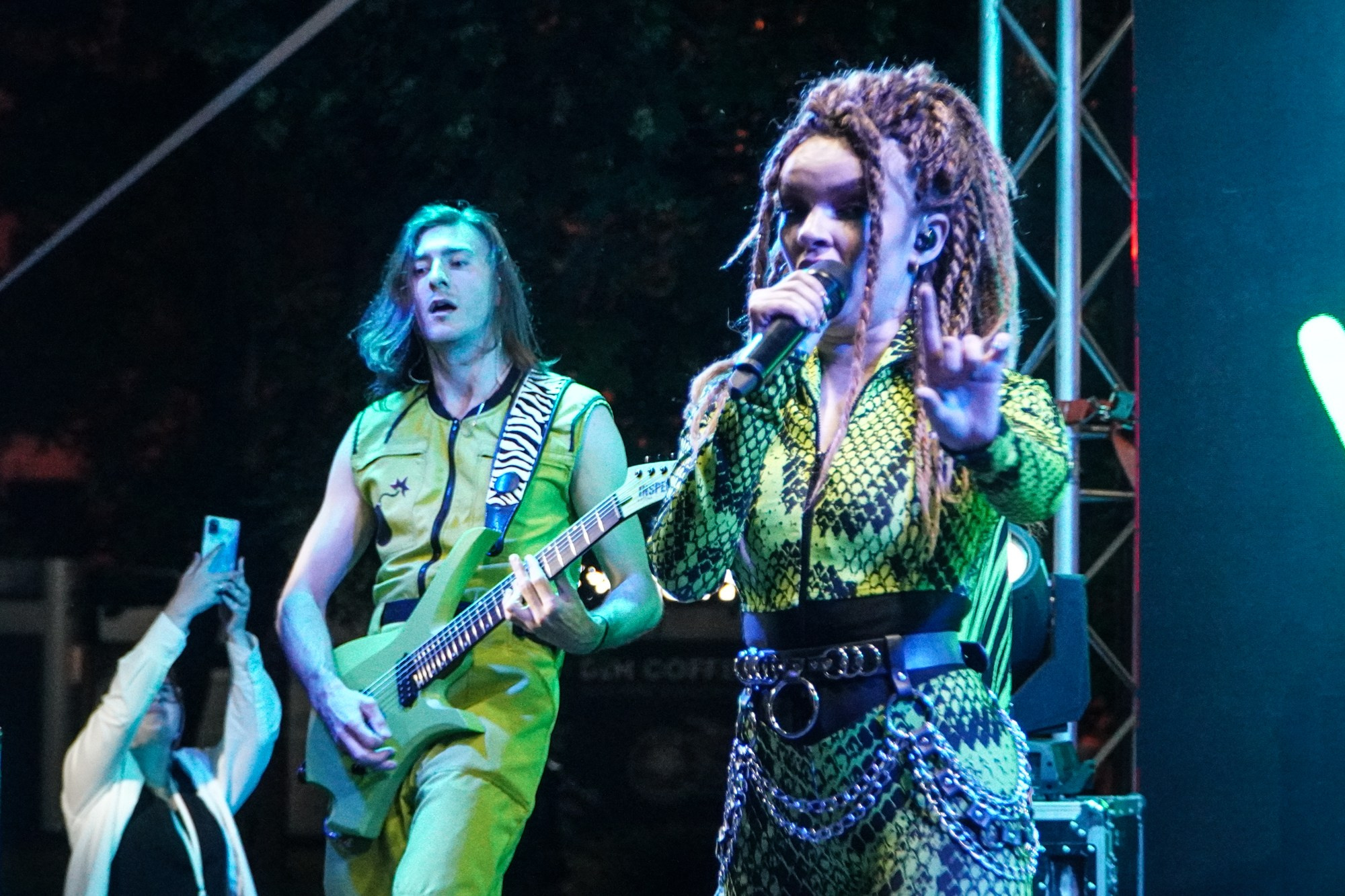 Концерт группы Бомбей. Репортажный, промышленный и маркетплейс-фотограф Дмитрий Чернат