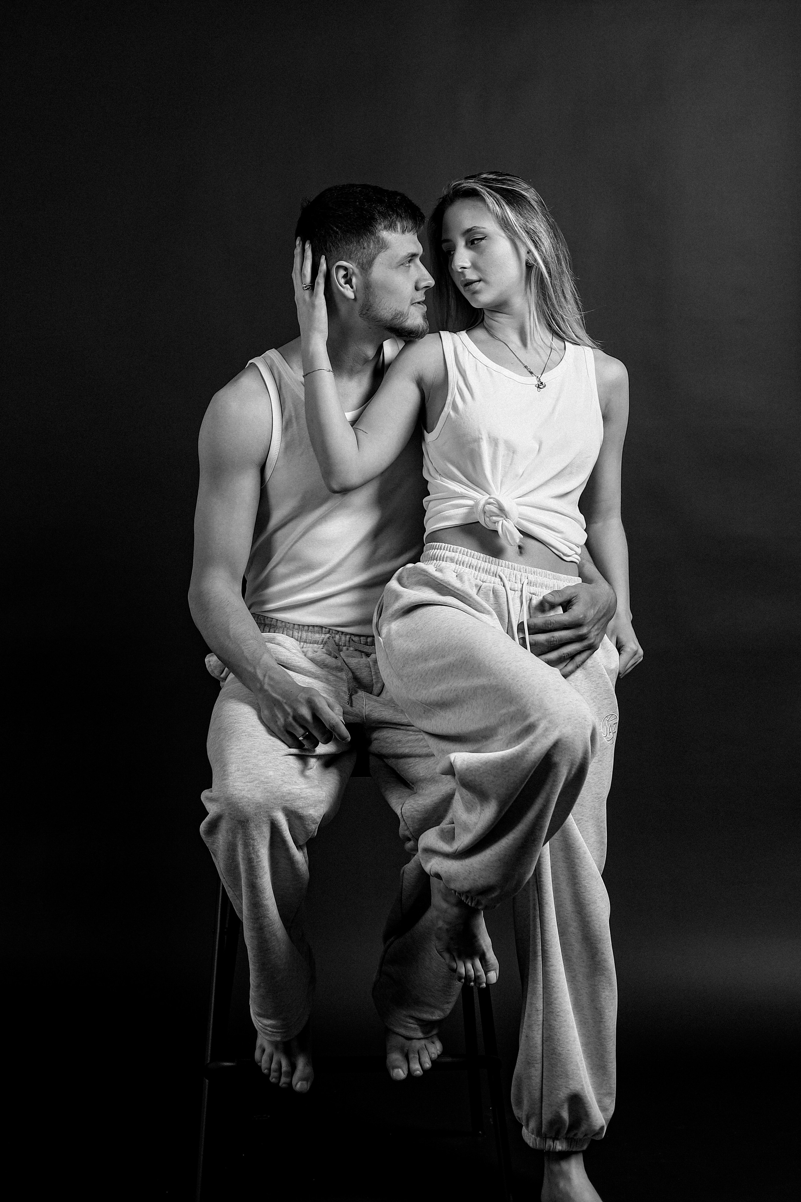 Свадебный фотограф в городе Чехов. Студийная фотосессия для жениха и невесты. 