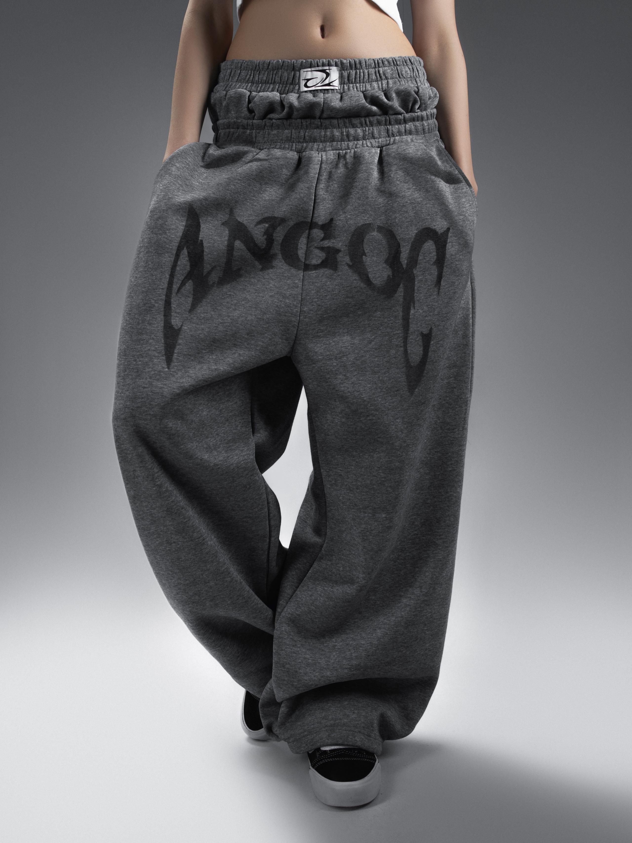 КАТАЛОГ | серый фон. RUNA production — стильные съемки для брендов