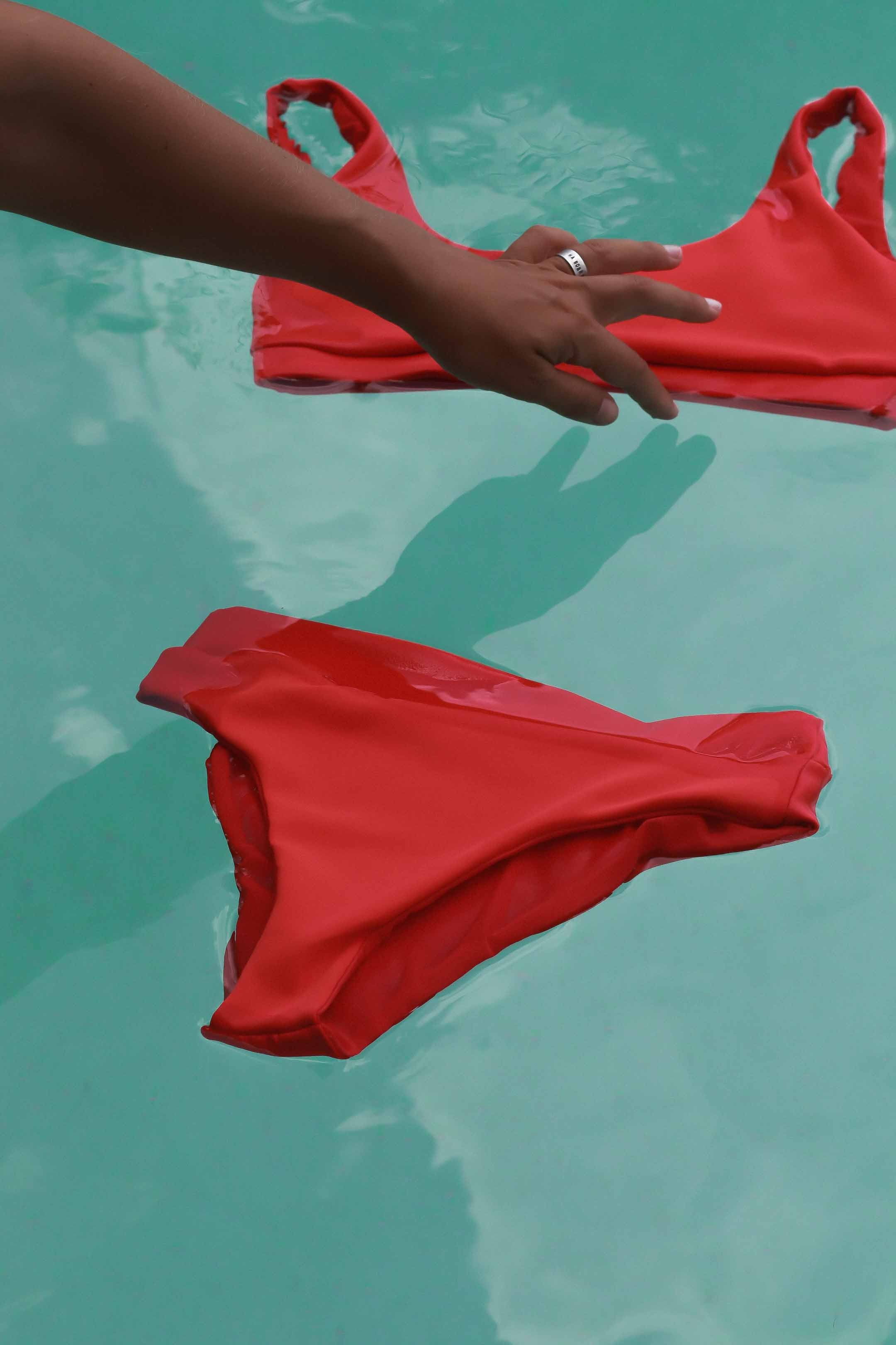 Коллекция спортивной одежды и купальников. Фотограф на Шри-Ланке