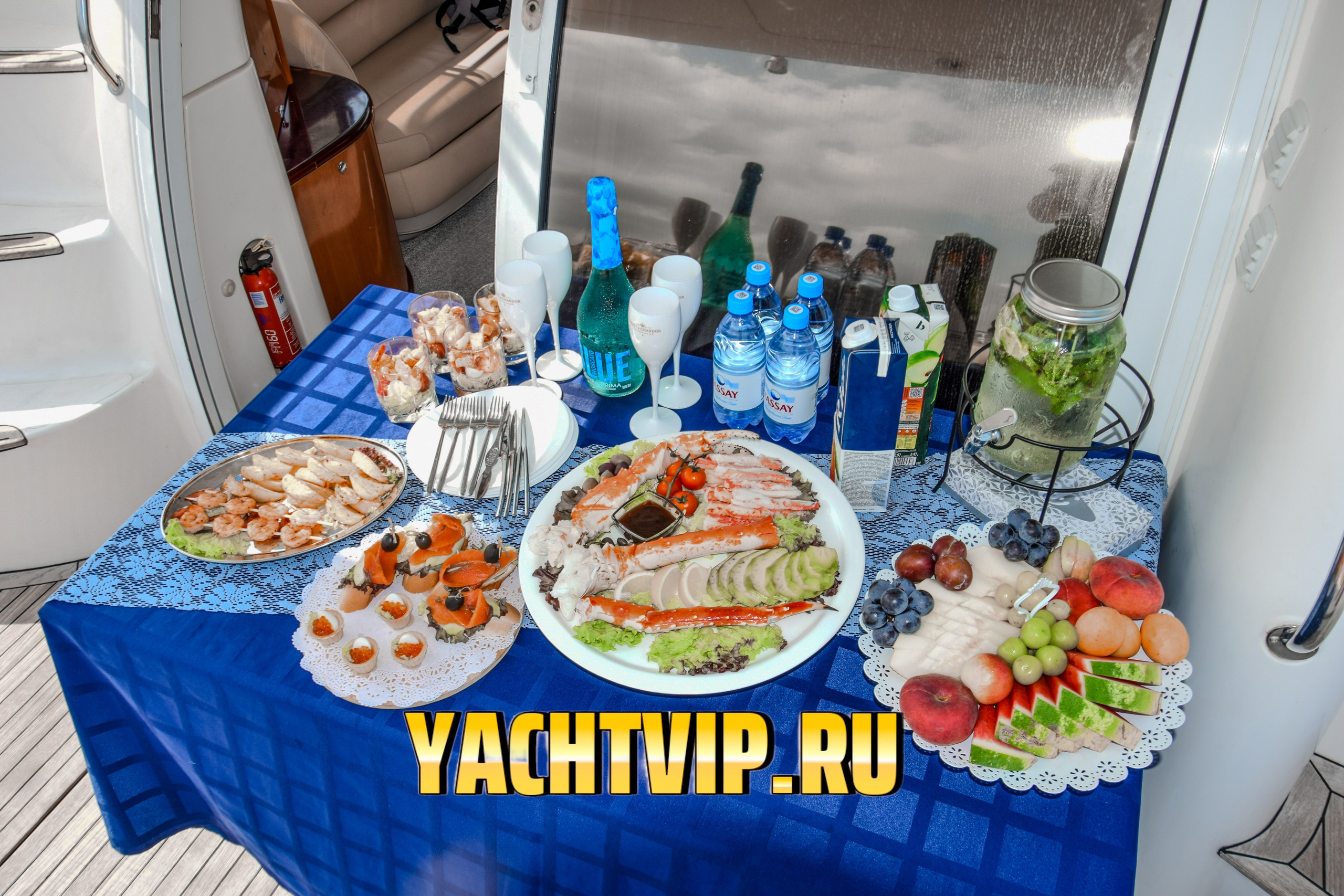 Кейтеринг на яхтах День рождение Девичник Мальчишник. Аренда Яхт в Сочи от Эконом до Премиум Класса
