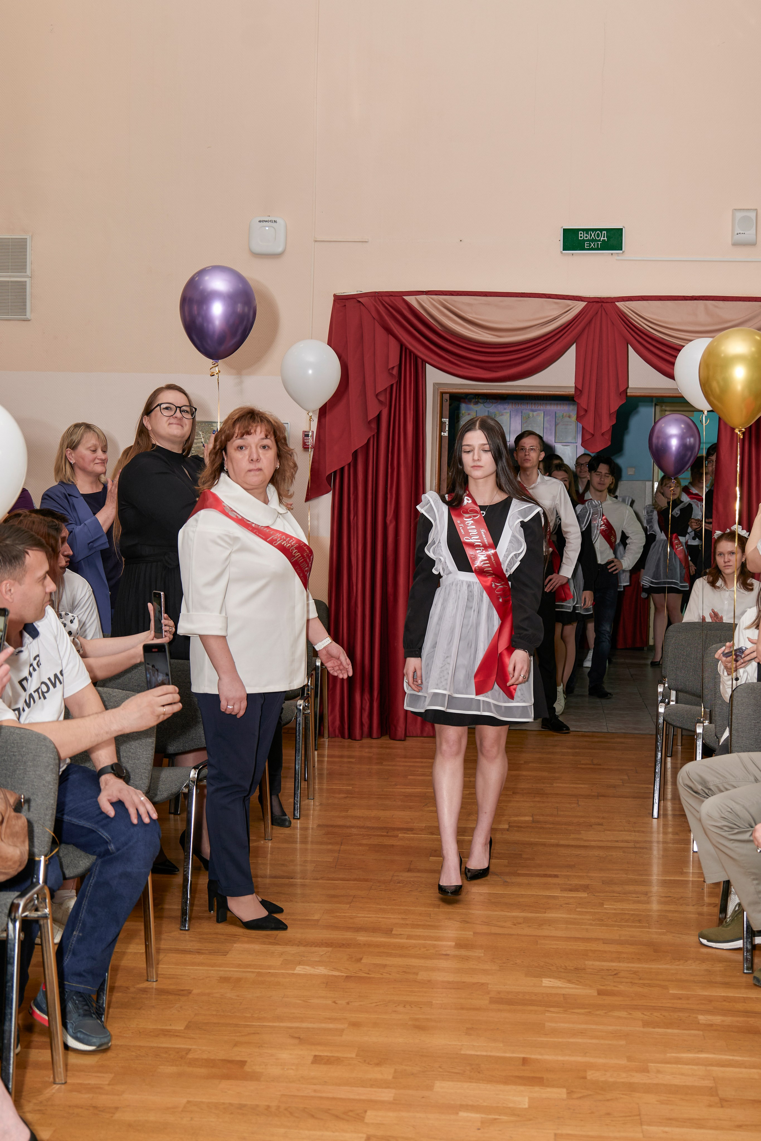 Последний звонок школа 1413. Детский и семейный фотограф г. Москва Оксана Катаджи