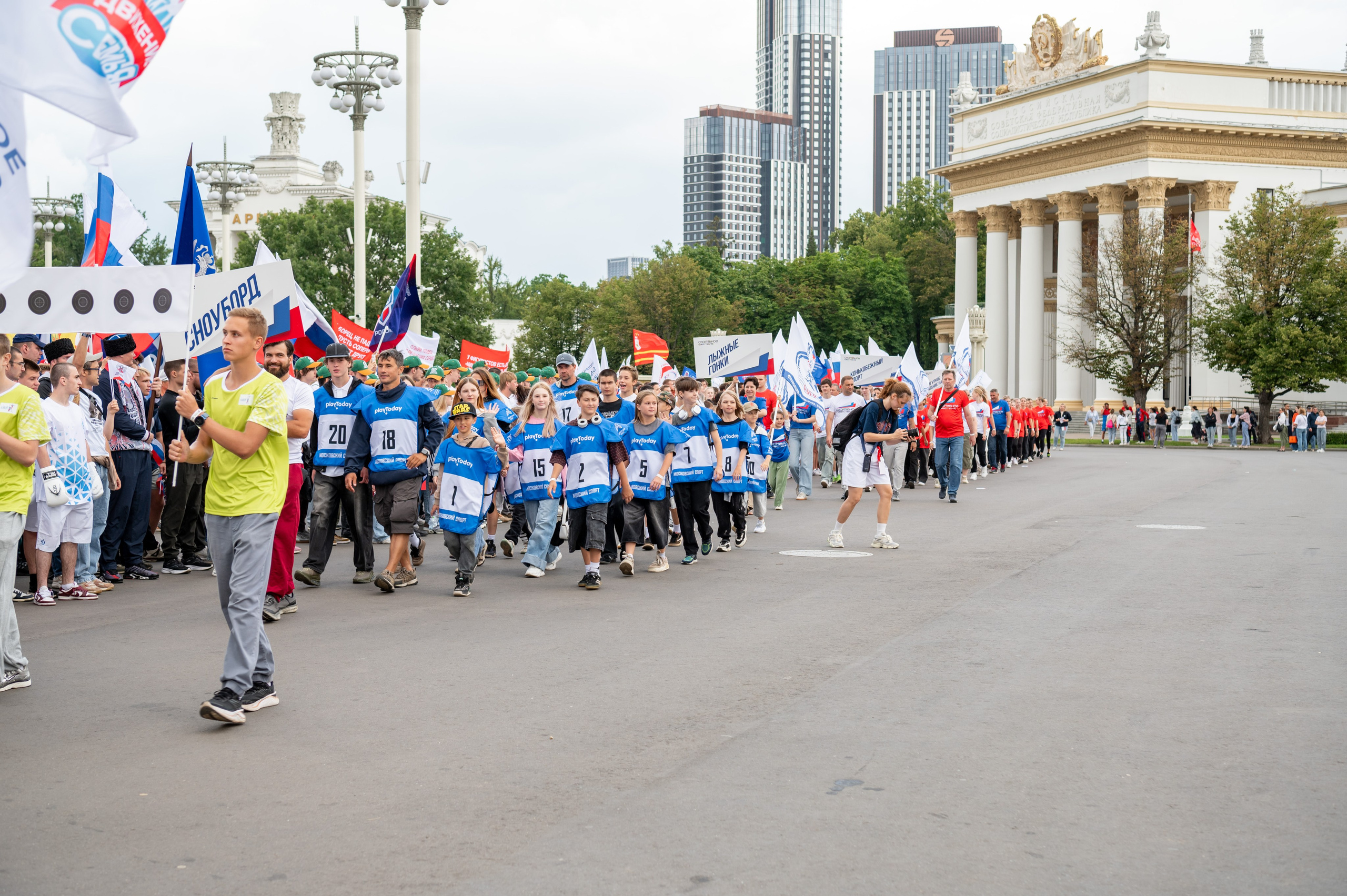 спортсмены Московской академии лыжных гонок и биатлона