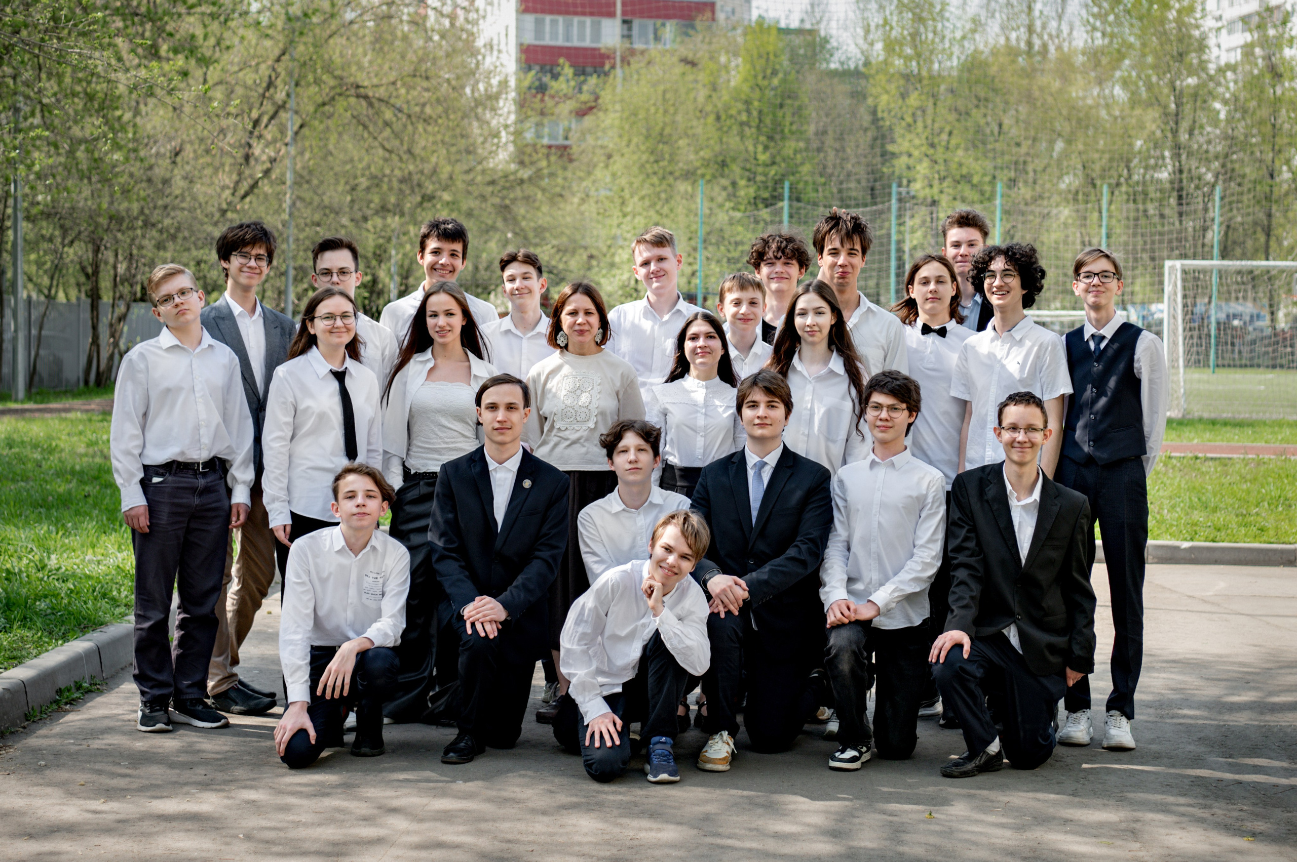 Фотосессия в классе и на территории школы. 9-М класс Школа 1568. Детский и семейный фотограф г. Москва Оксана Катаджи