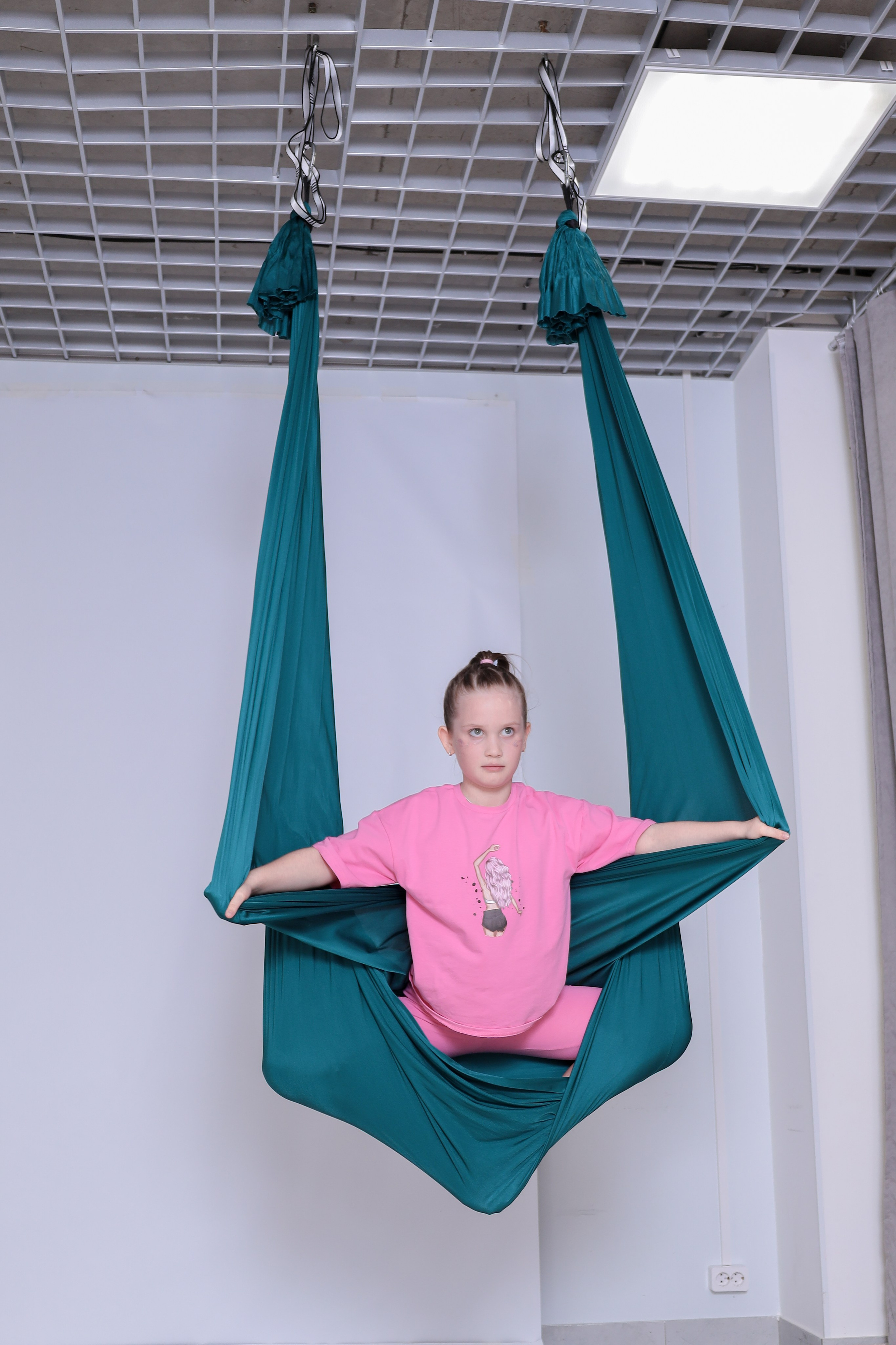 Детская аэройога. Фотограф Надршина Лилия