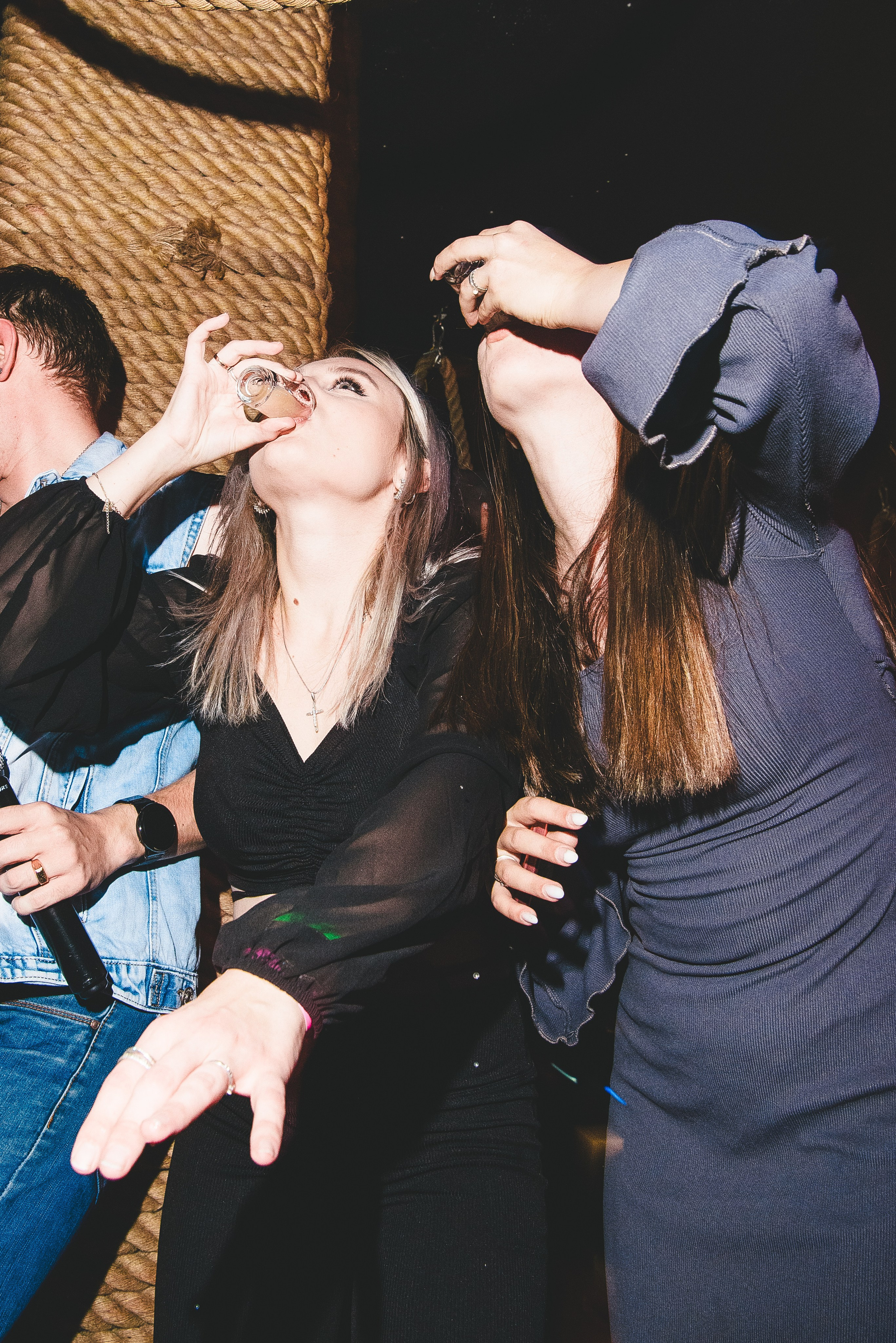 Фотоотчёты о вечеринках для НеБар Волгоград. Или стиль «пьяный фотограф». Фотограф в Волгограде и Волжском Александр Горбань