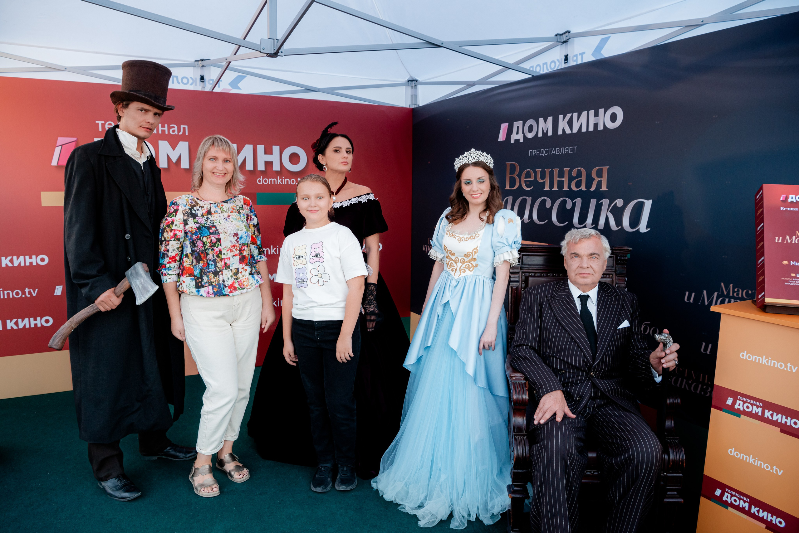 Портретные фото с артистами в палатке Триколор Дом Кинов на день города Волгоград. Фотограф в Волгограде и Волжском Александр Горбань