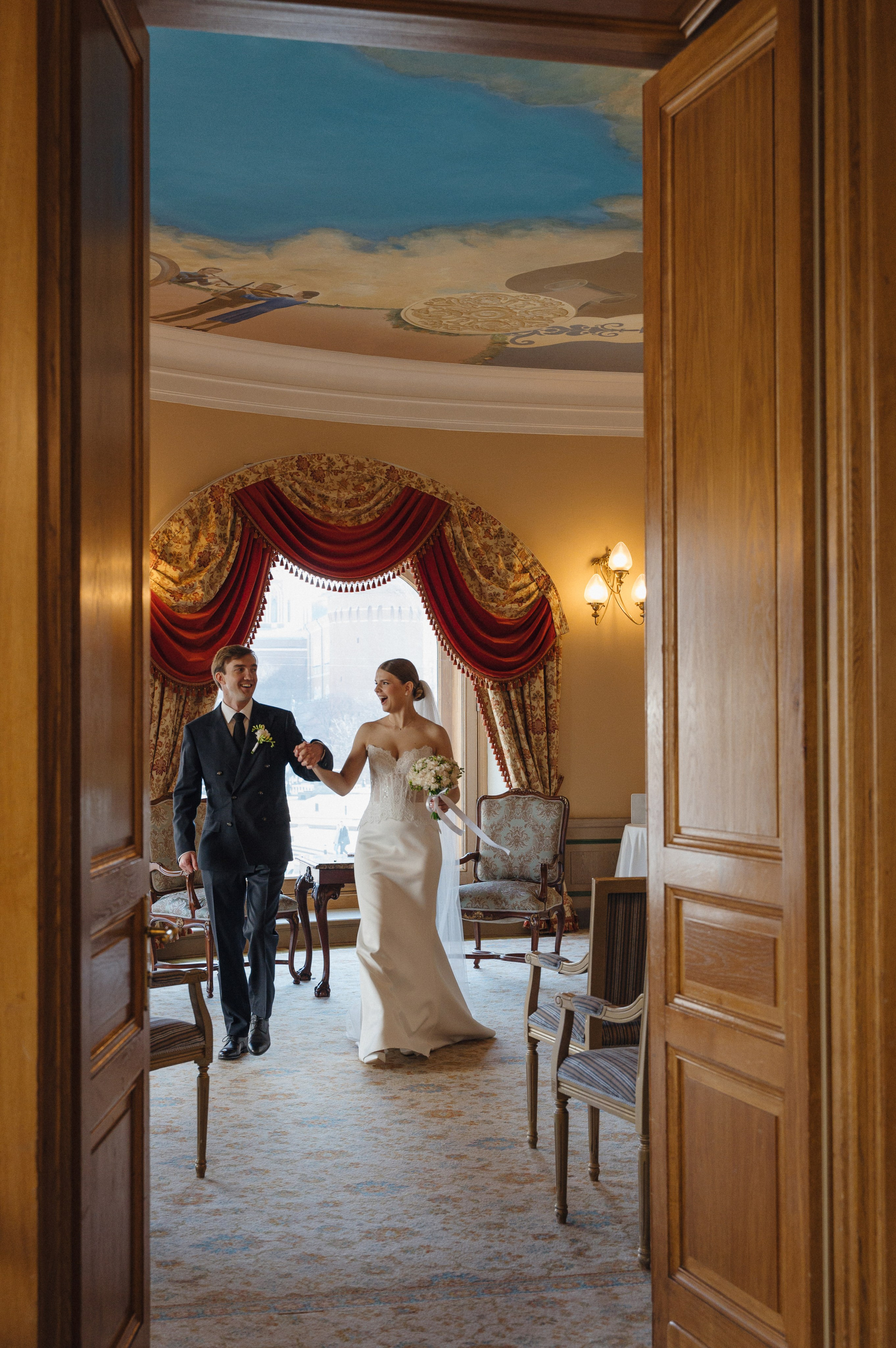 Дмитрий и Луиза. Гостиница Националь и ресторан Белуга. Свадебный фотограф Москва и Санкт-Петербург. Анастасия Чудина