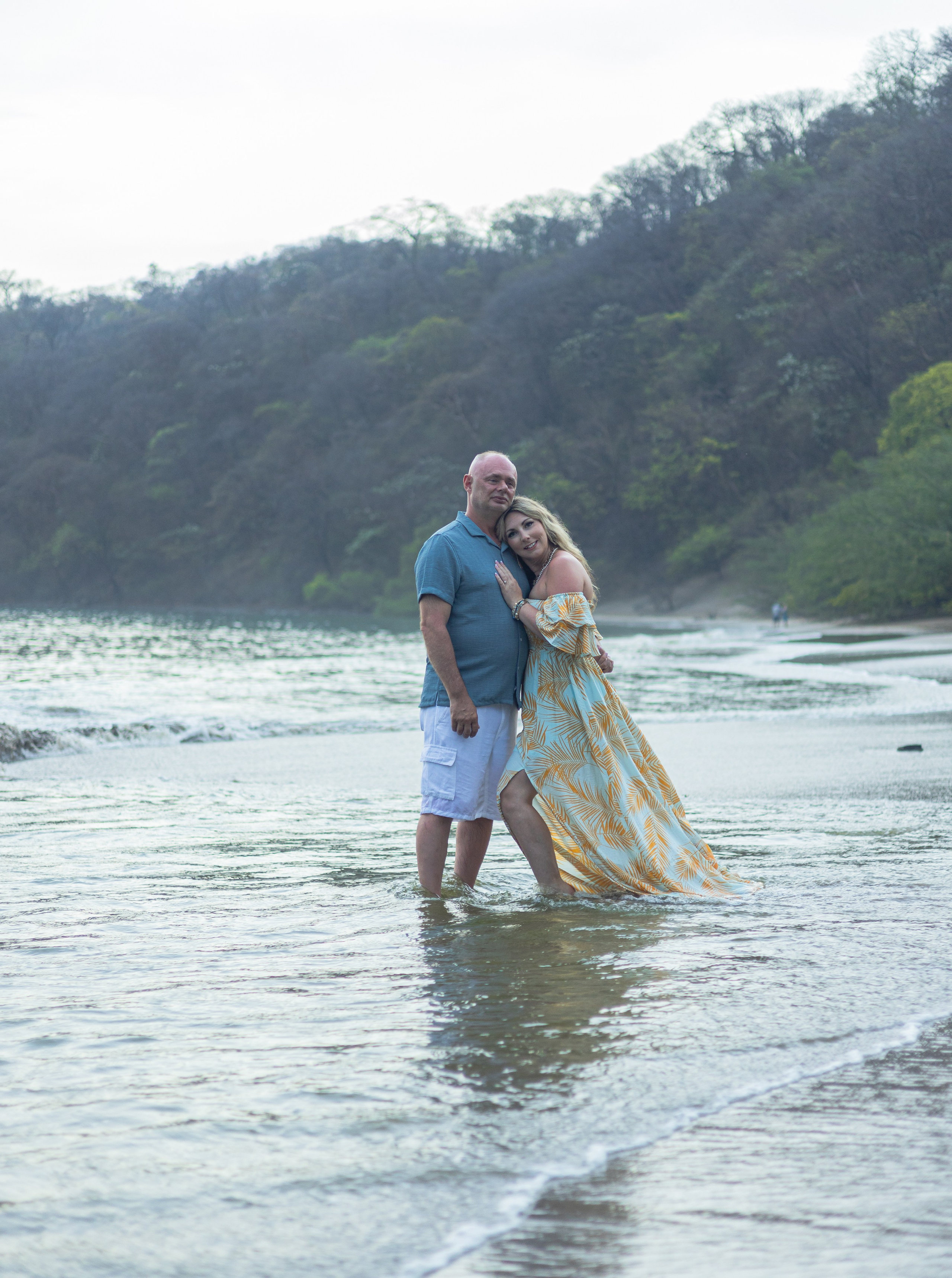 Ocean lovely moments. Family, portrait, content photo in Costa Rica Evgeniya Besprozvannykh