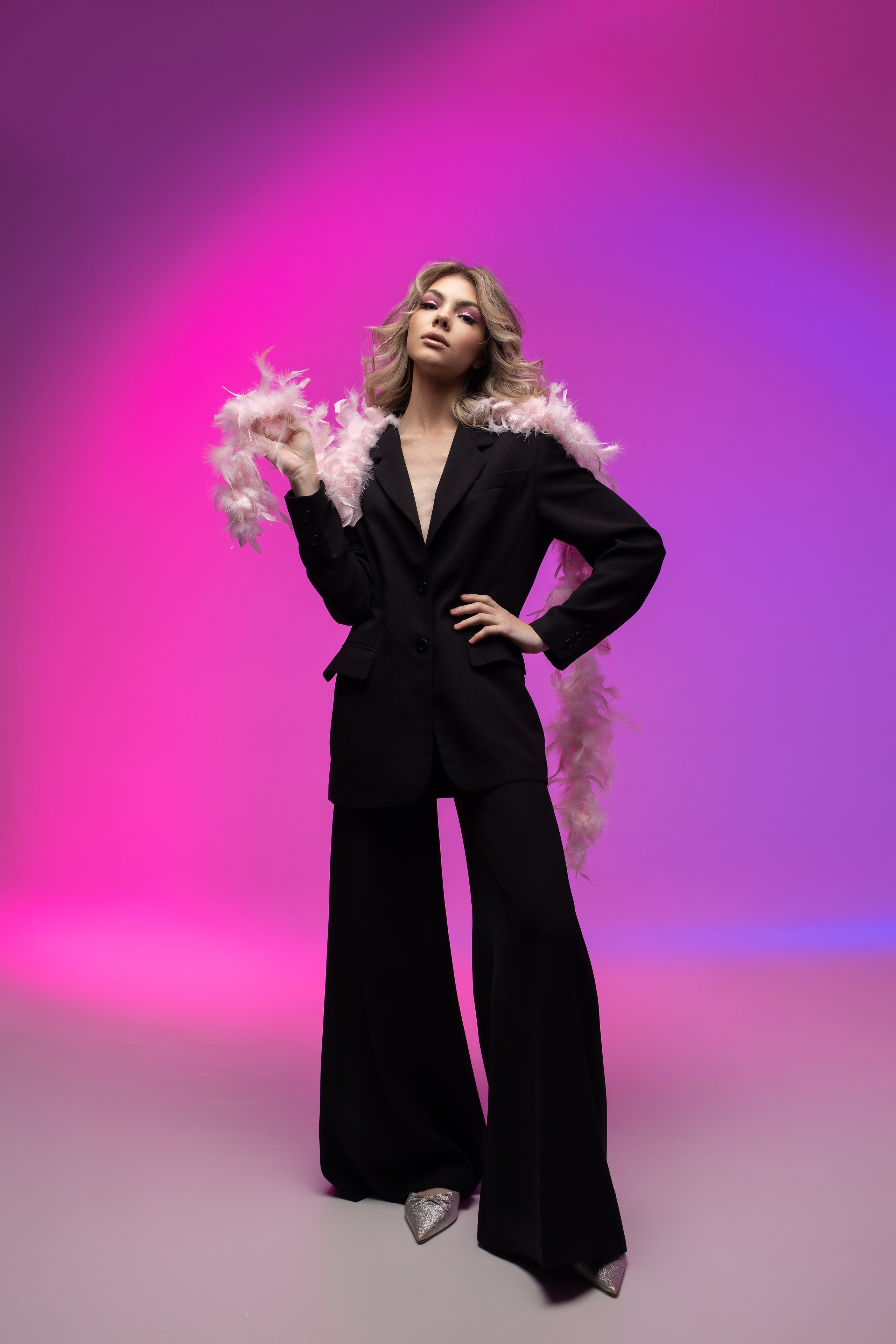 Цветной свет и фигуры. Фотограф Минск